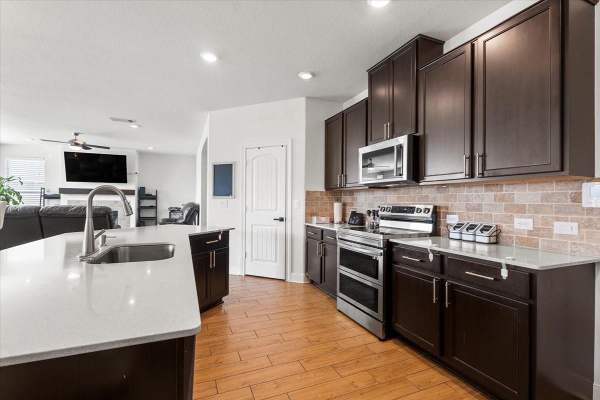 6713 Ondantra Bnd Property Photo 7