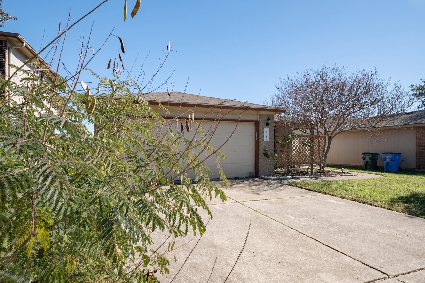 17131 Dashwood Creek Dr Property Photo 2