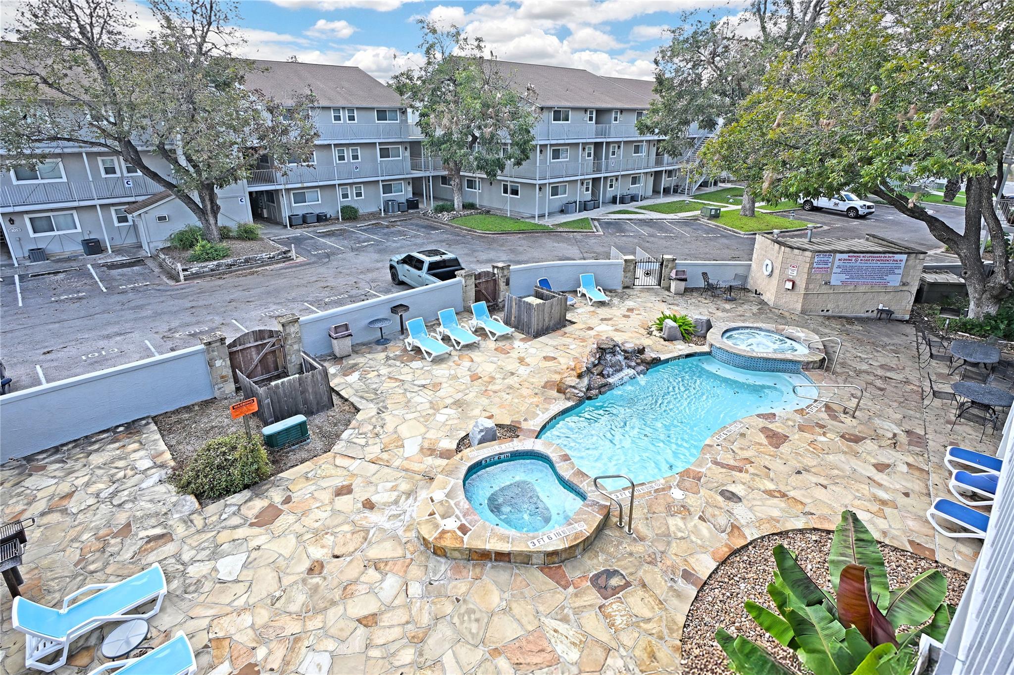 730 E Mather St #j-301 Property Photo 18