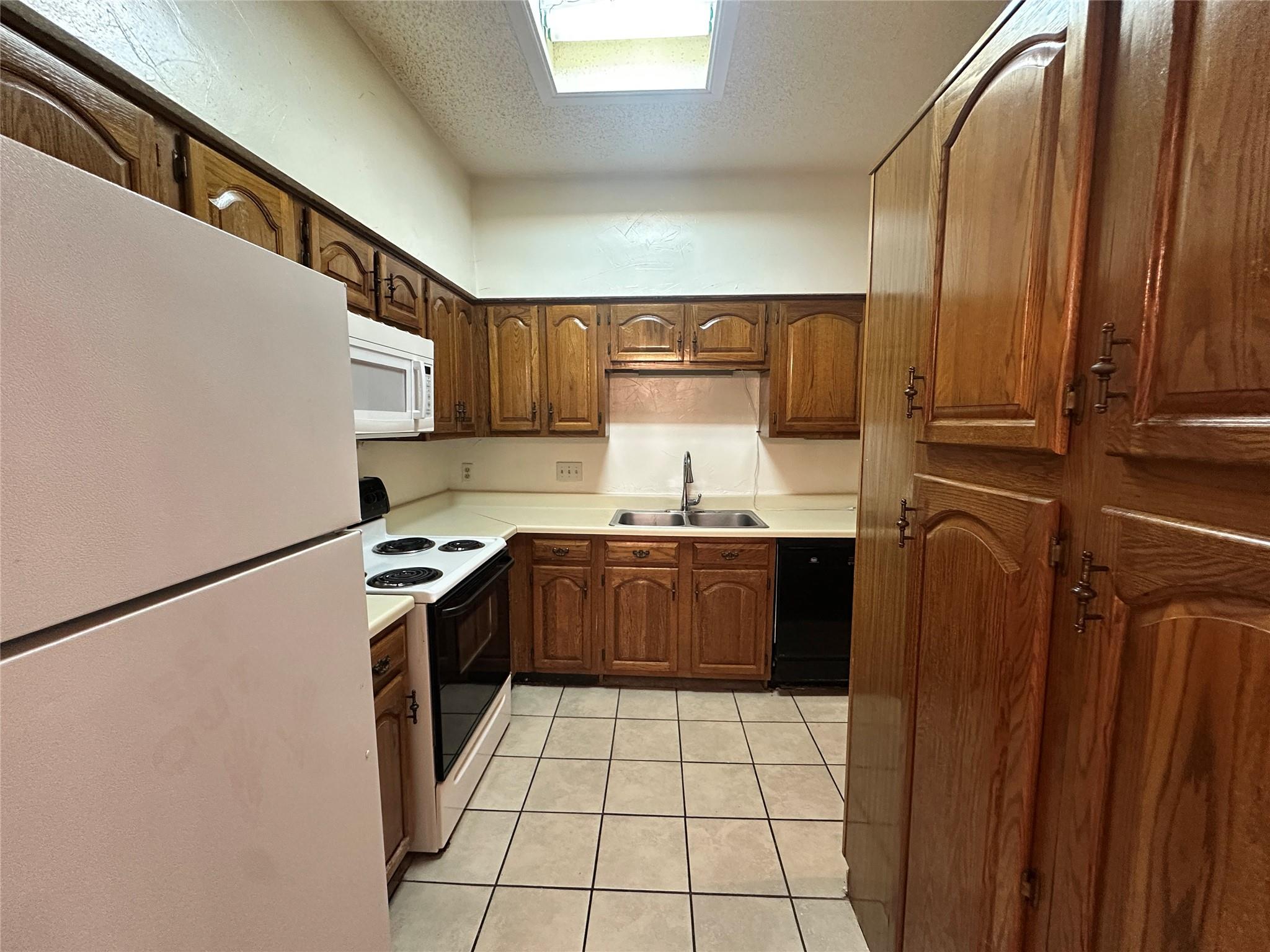 1906 Robbins Pl #308 Property Photo 6