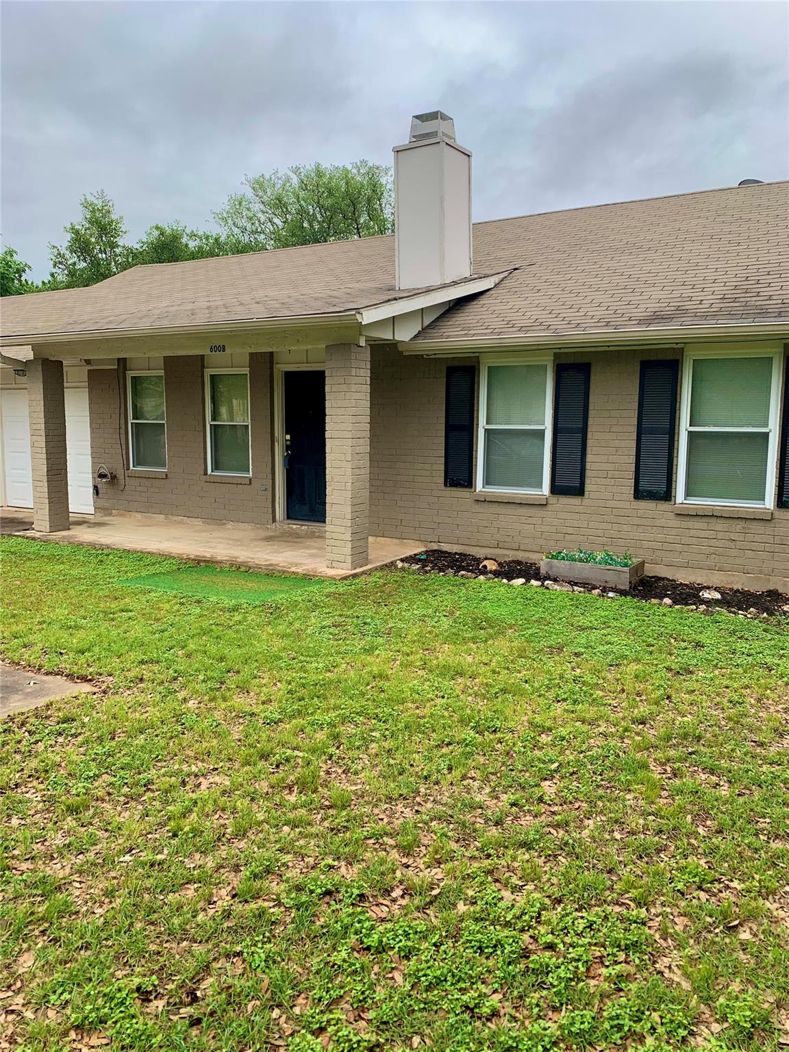 600 Hedgewood Dr B Property Photo