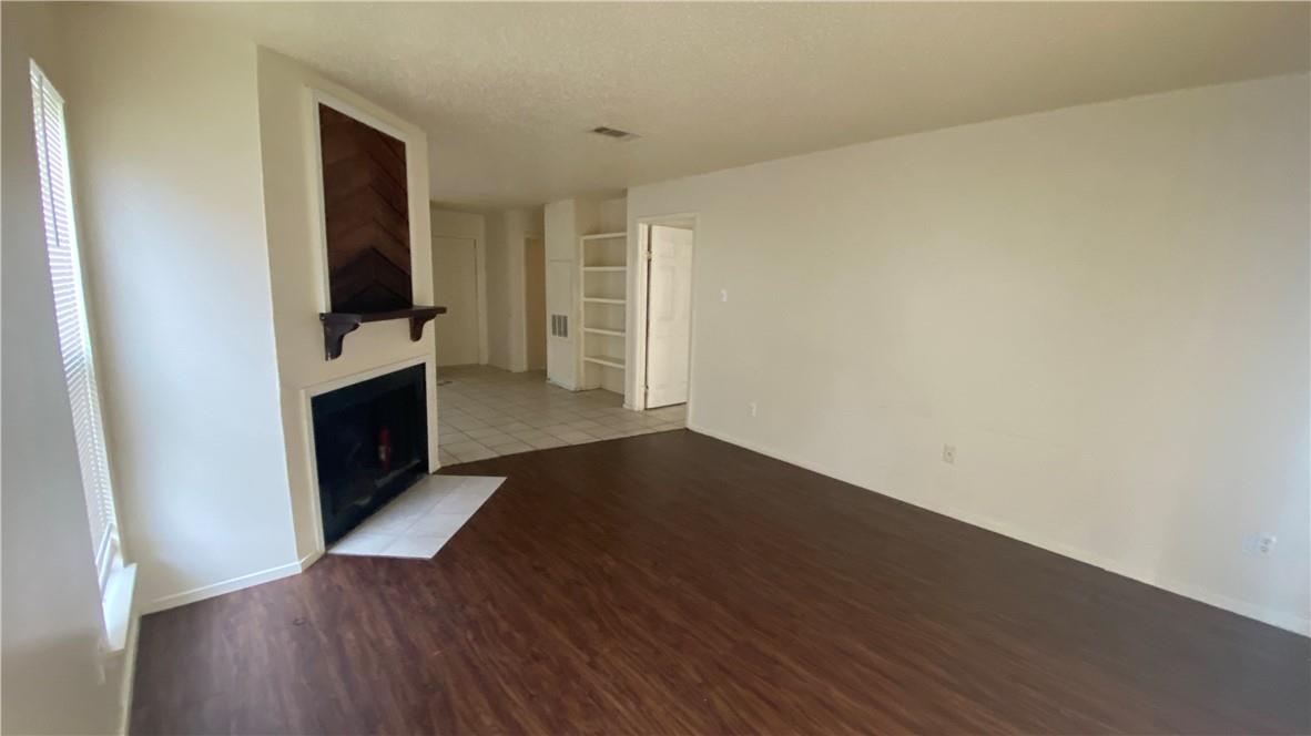 1908 West Loop #a Property Photo 3