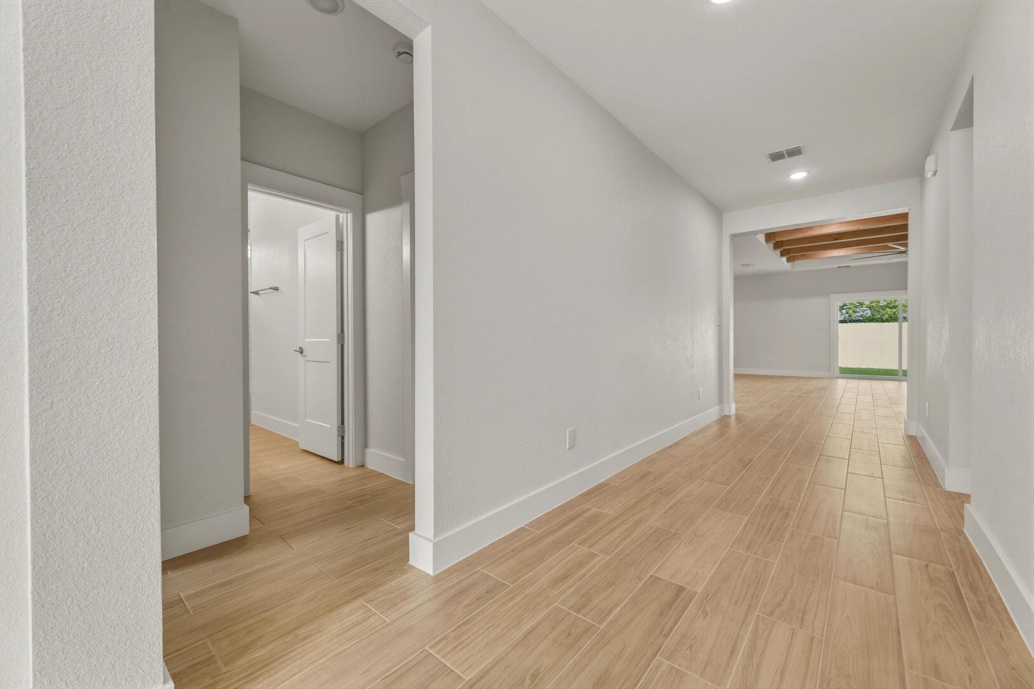 1412 Kent St Property Photo 4