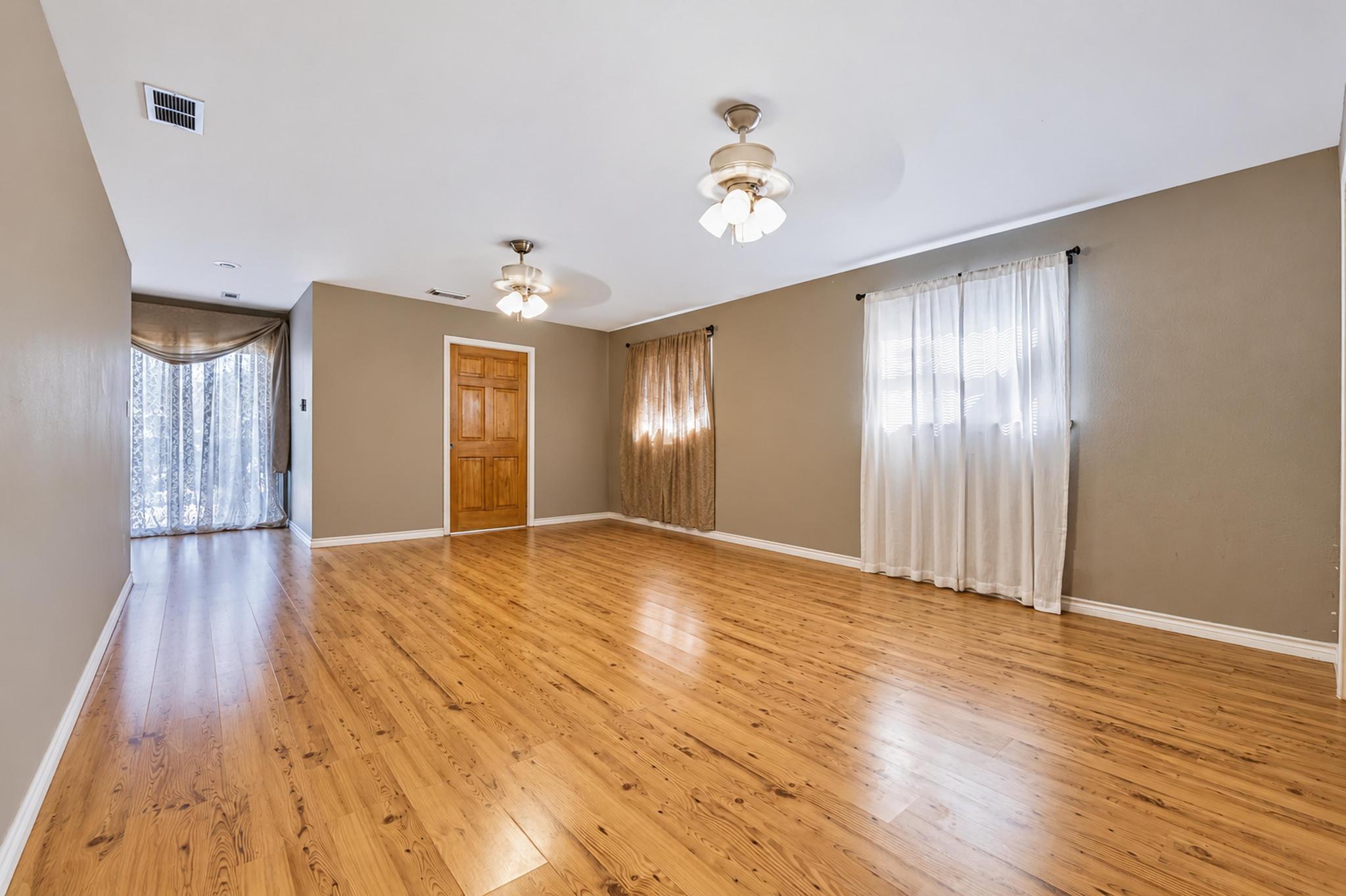 8015 Gault St Property Photo 12