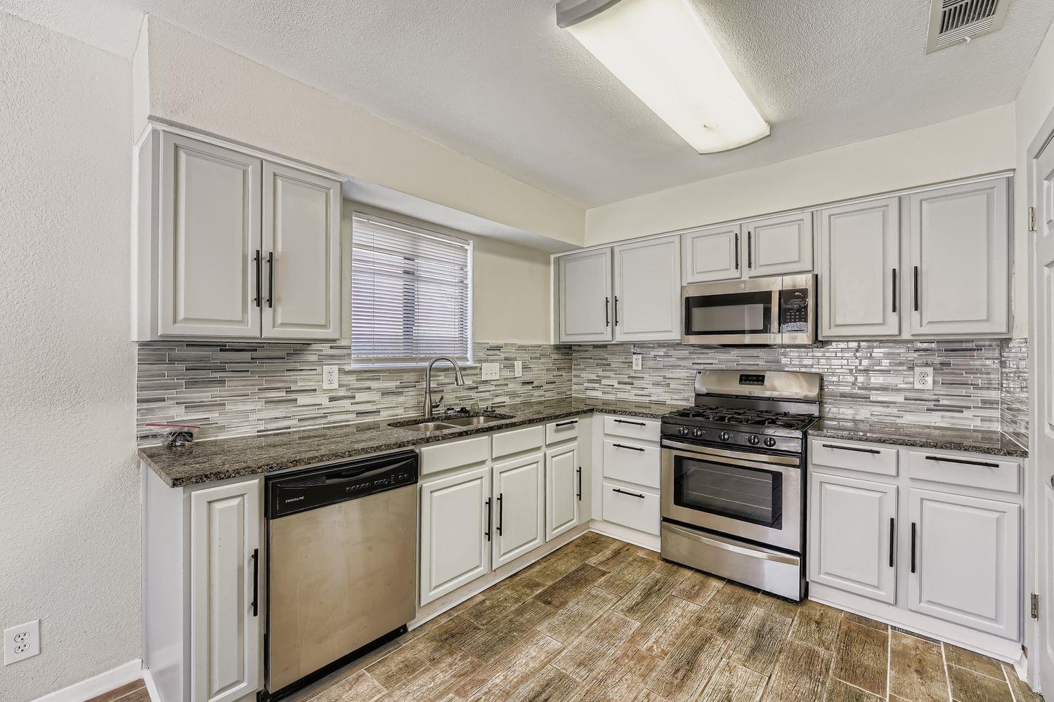 1408 Wroxton Way Property Photo 3