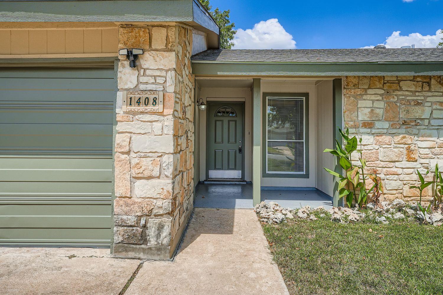 1408 Wroxton Way Property Photo 4