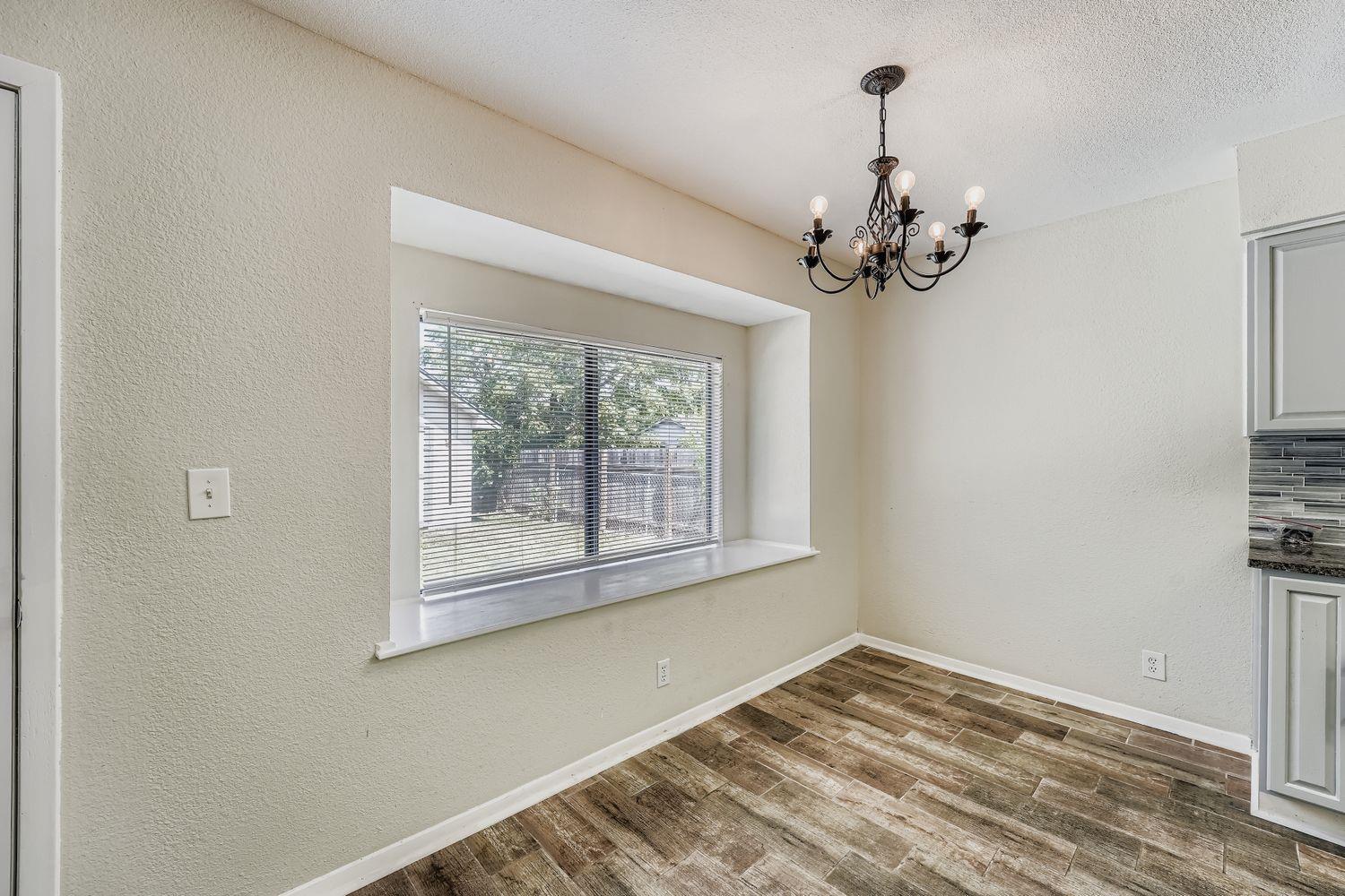 1408 Wroxton Way Property Photo 9