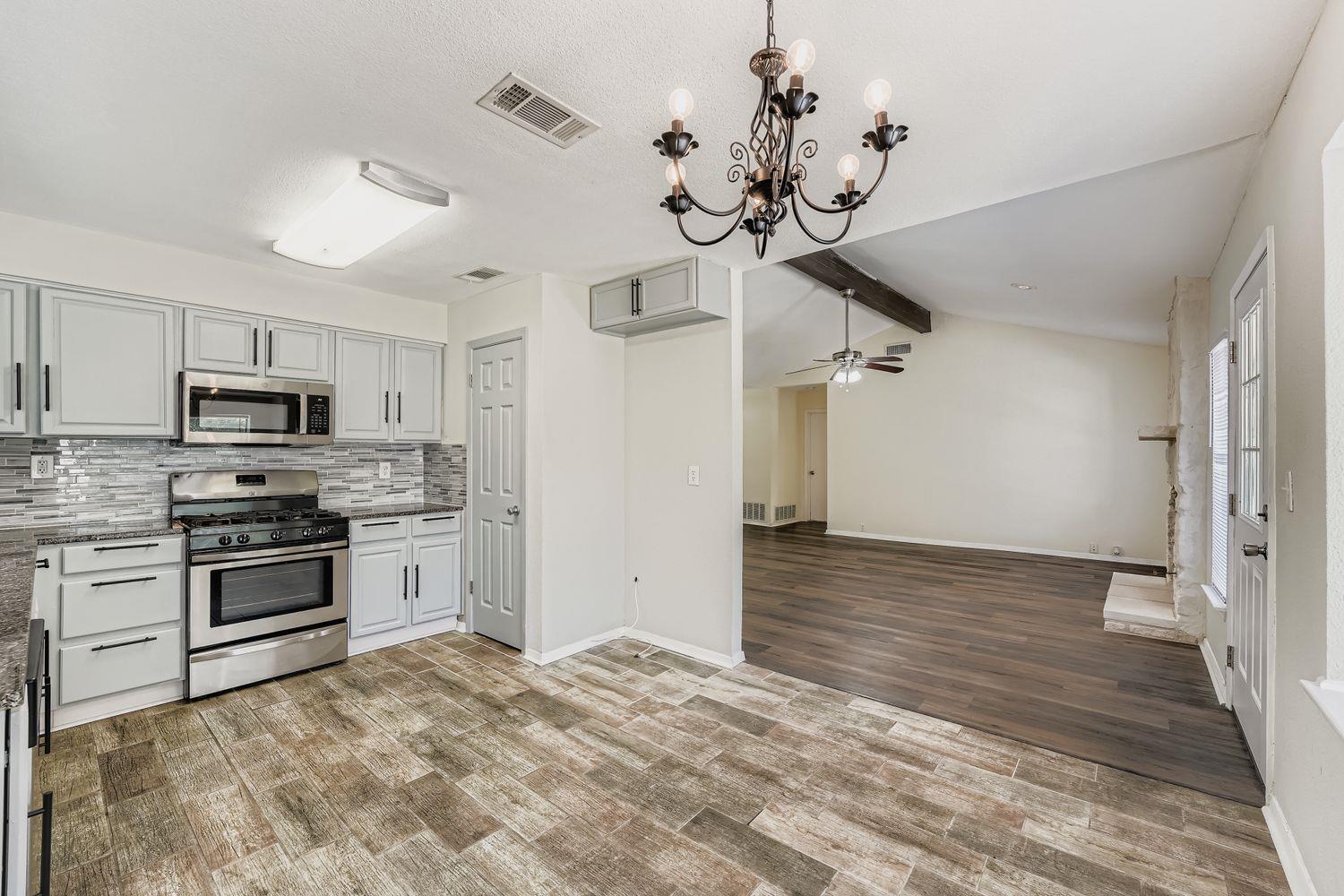 1408 Wroxton Way Property Photo 10