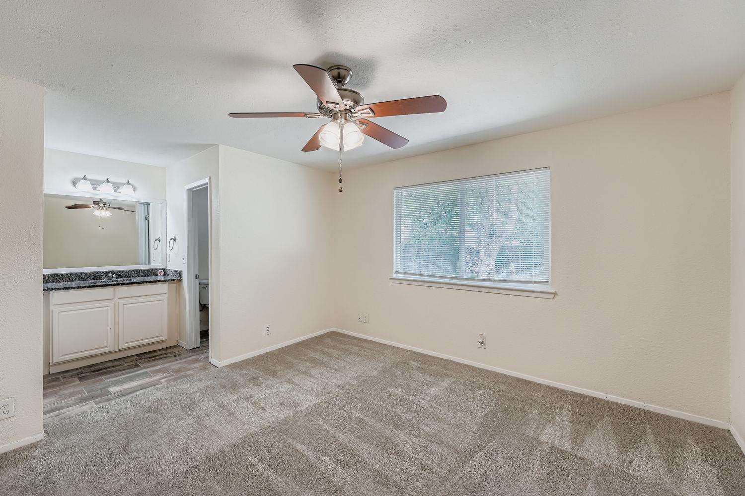 1408 Wroxton Way Property Photo 14