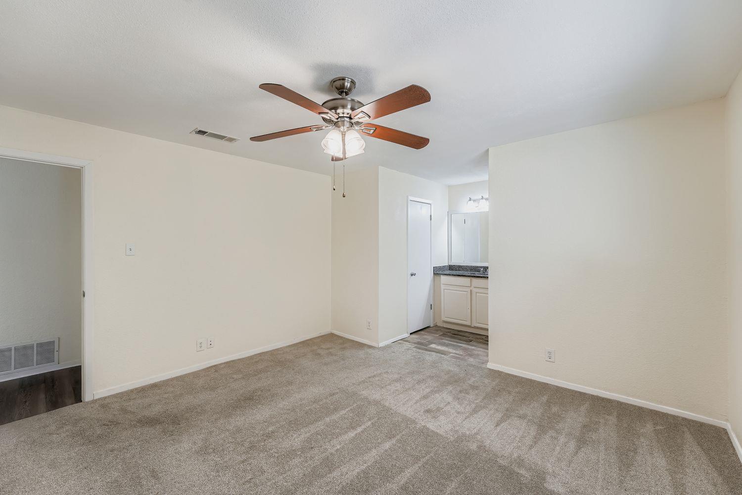 1408 Wroxton Way Property Photo 15