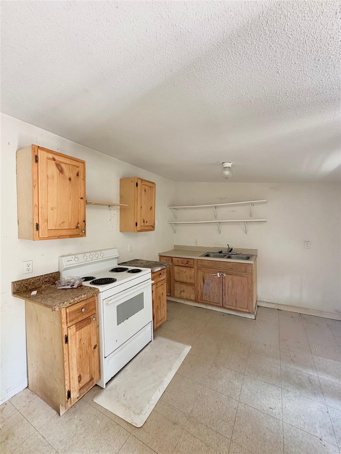 820 Chihuahua St Property Photo 2