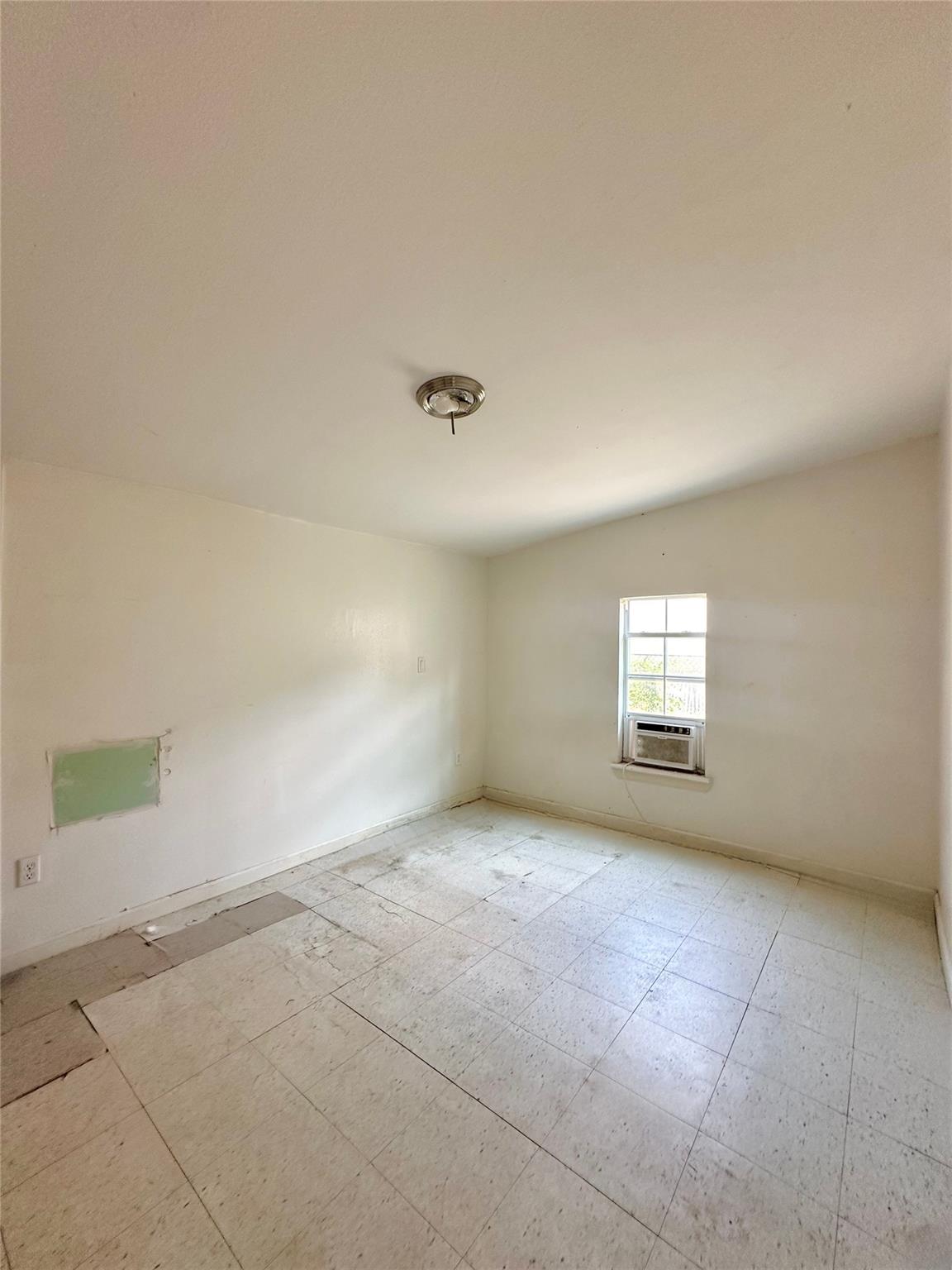 820 Chihuahua St Property Photo 8
