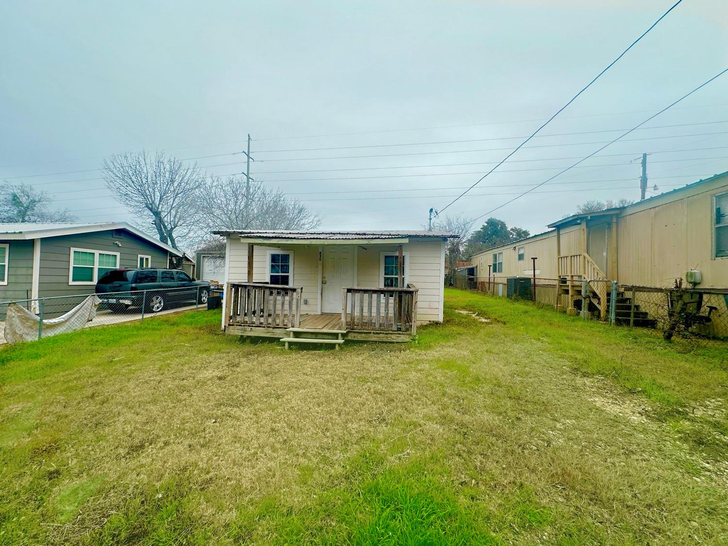820 Chihuahua St Property Photo 9