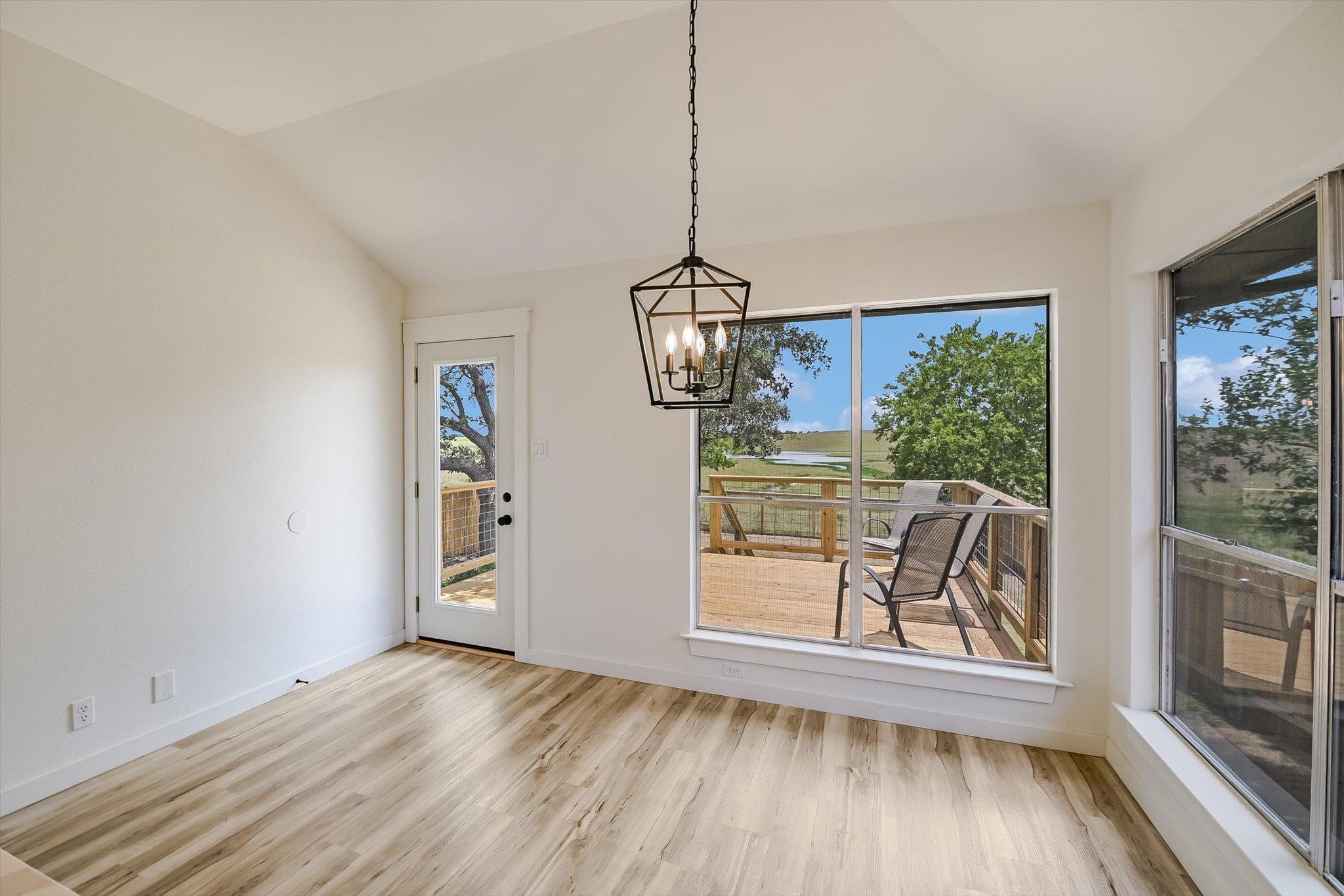 1157 Lago Vista St Property Photo 7