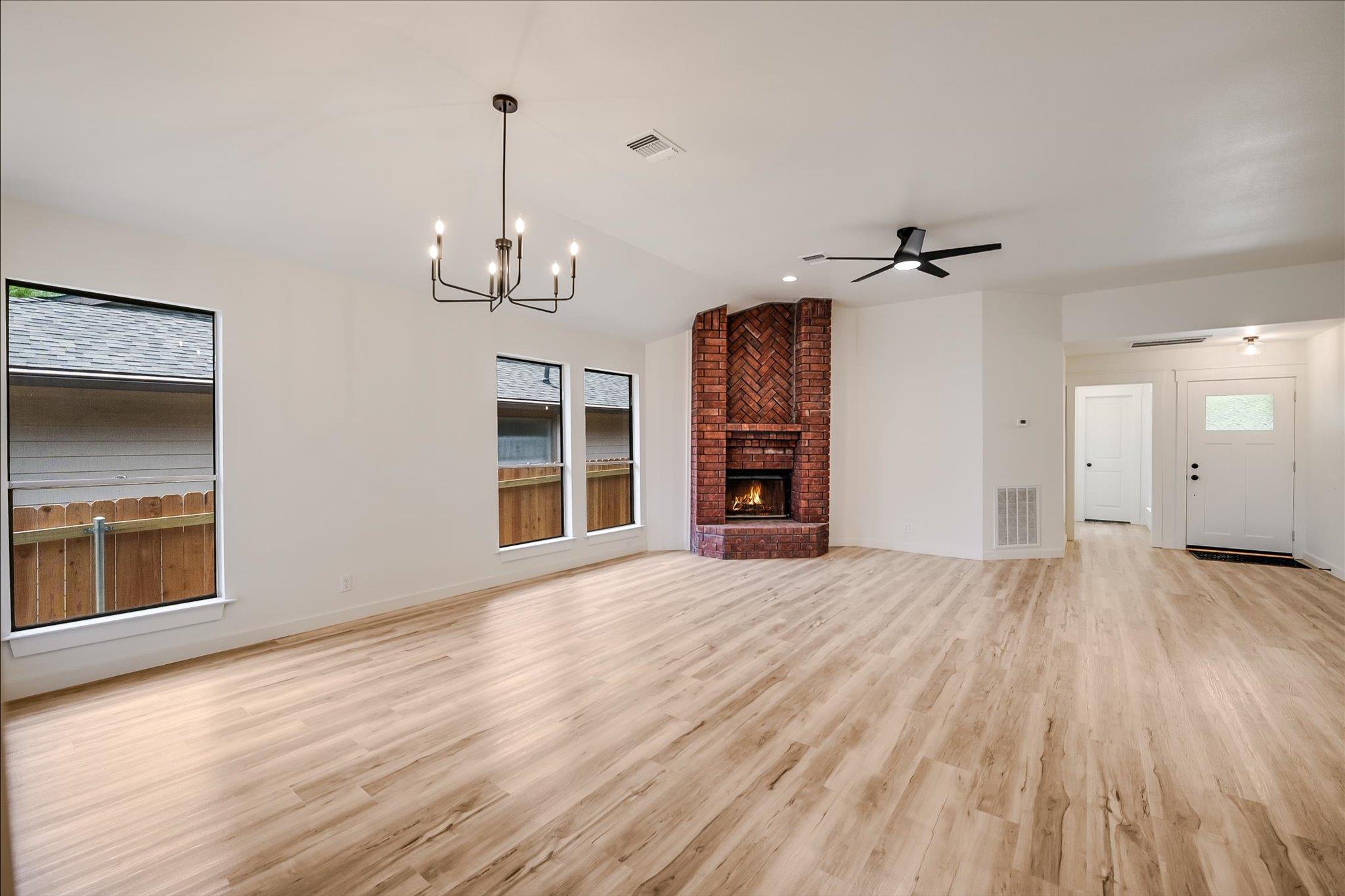 1157 Lago Vista St Property Photo 13