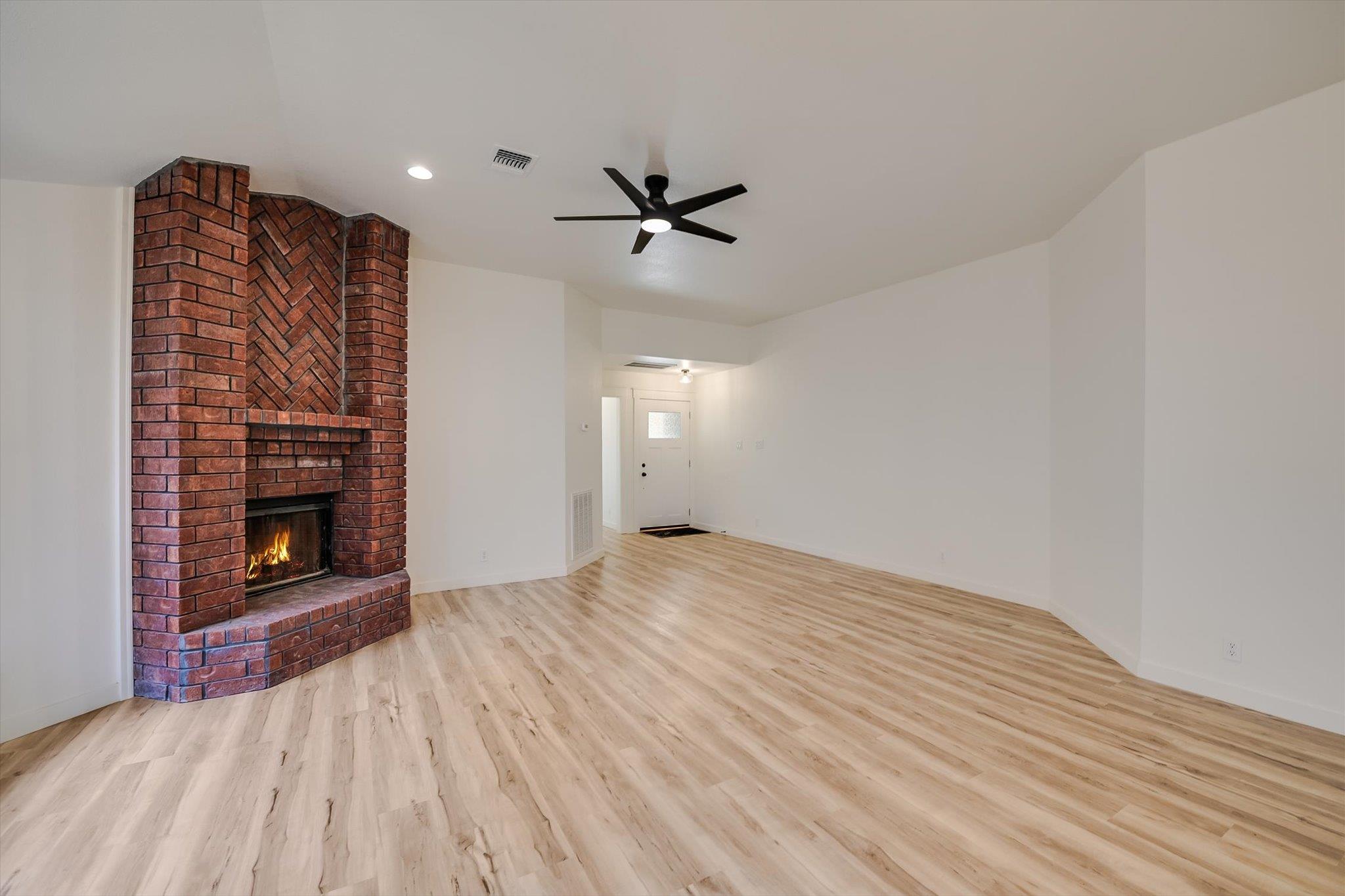 1157 Lago Vista St Property Photo 14