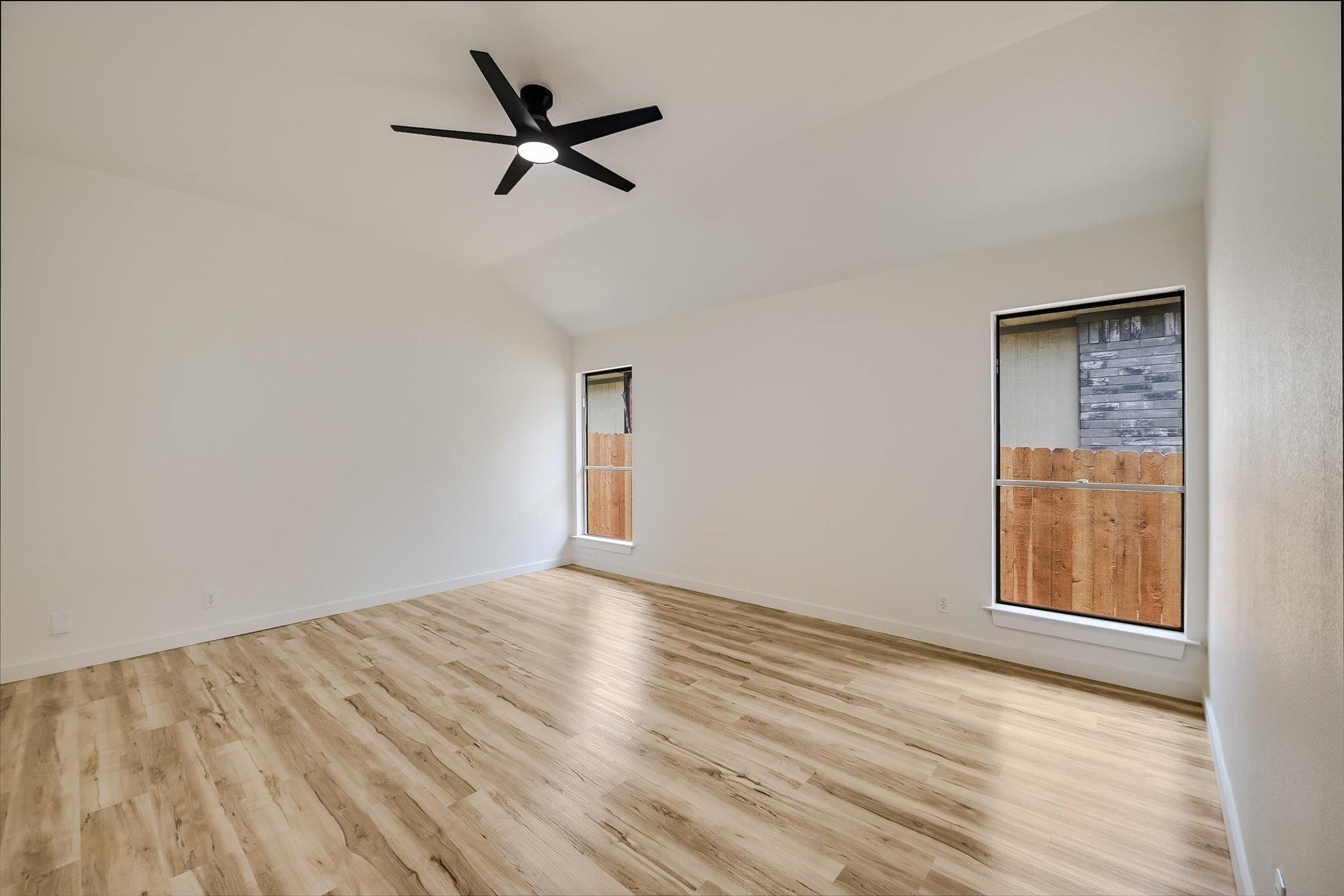 1157 Lago Vista St Property Photo 17