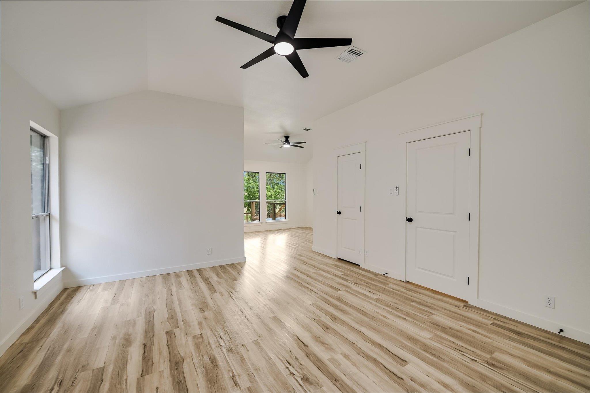 1157 Lago Vista St Property Photo 18