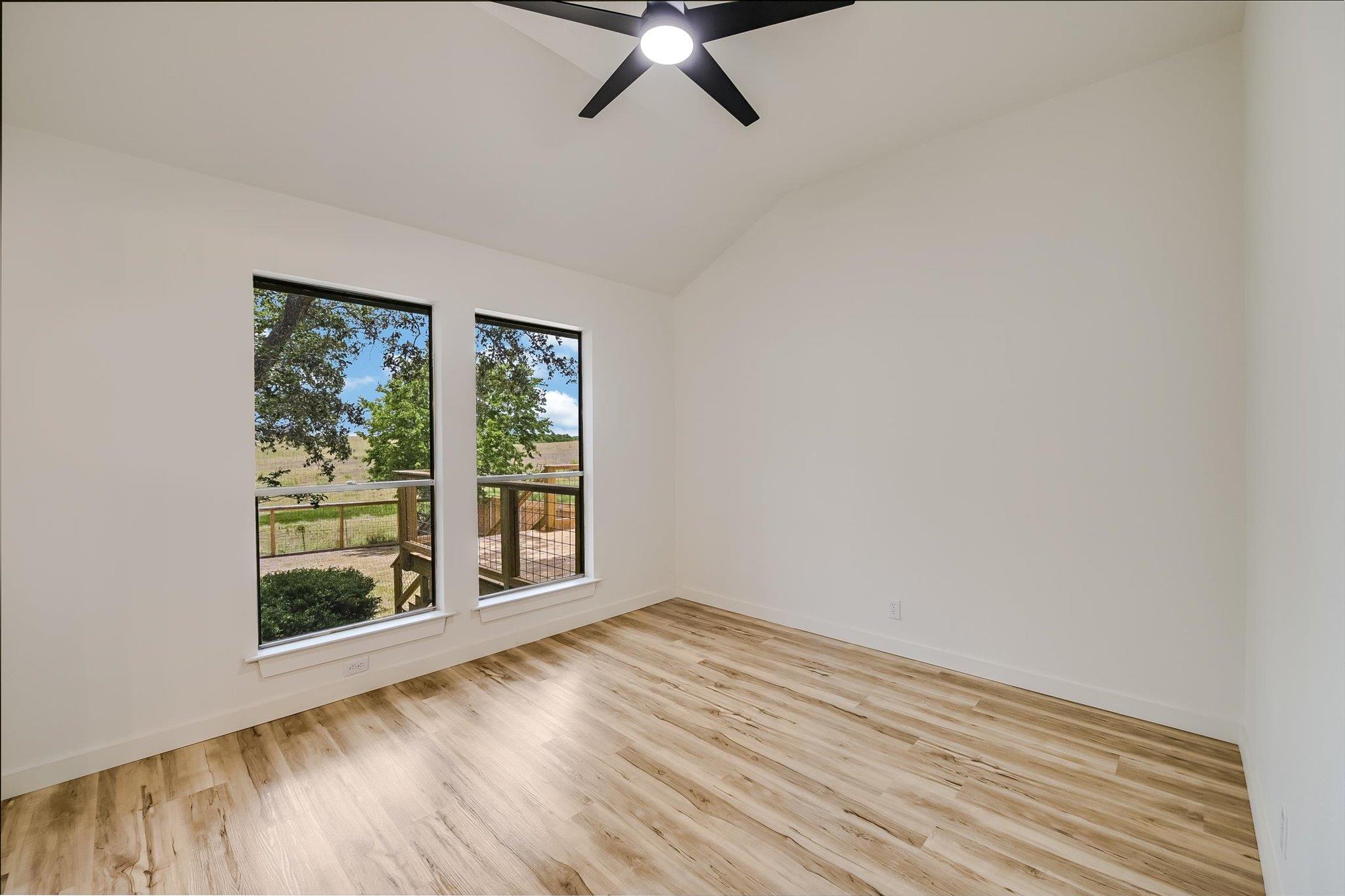 1157 Lago Vista St Property Photo 20