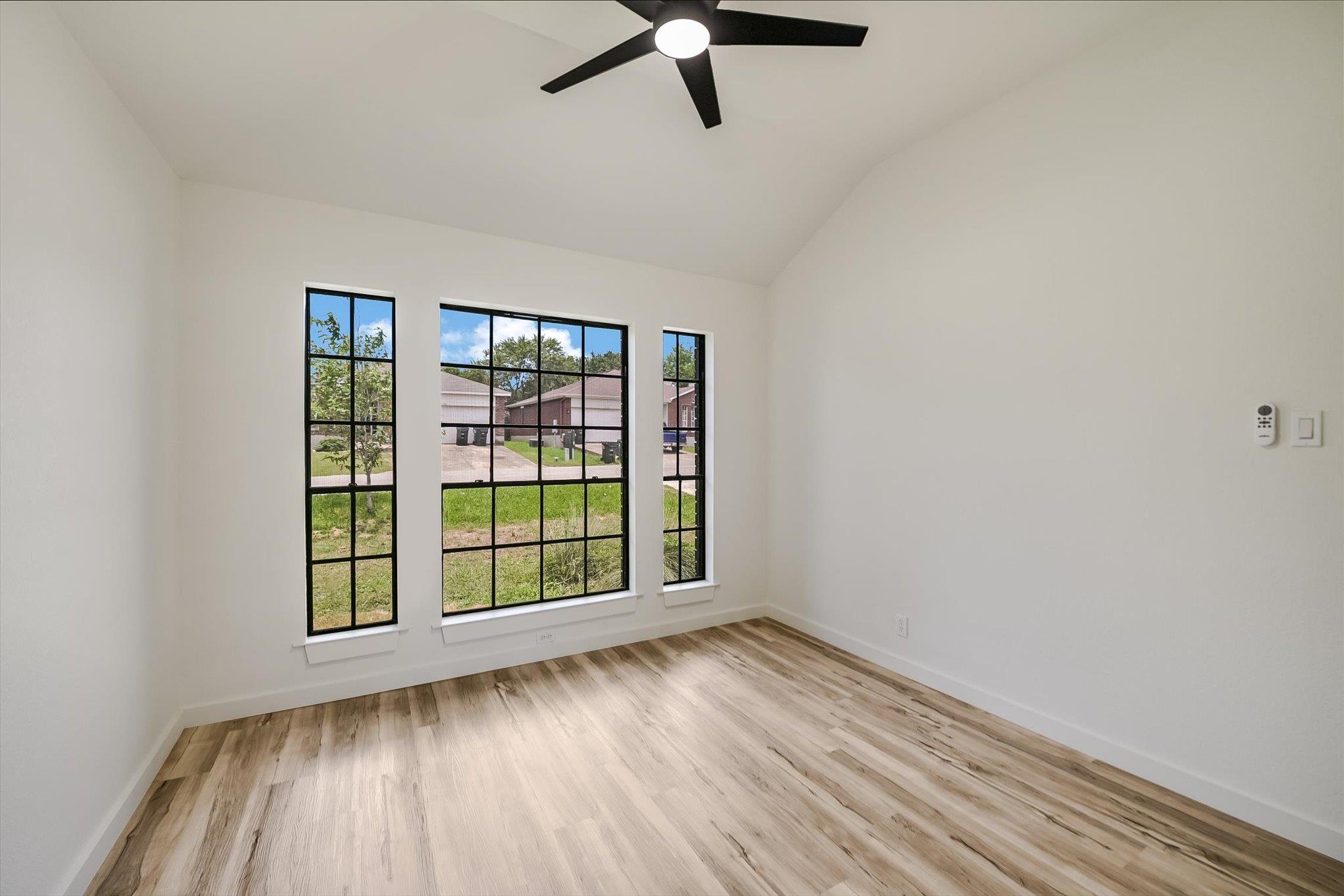 1157 Lago Vista St Property Photo 23