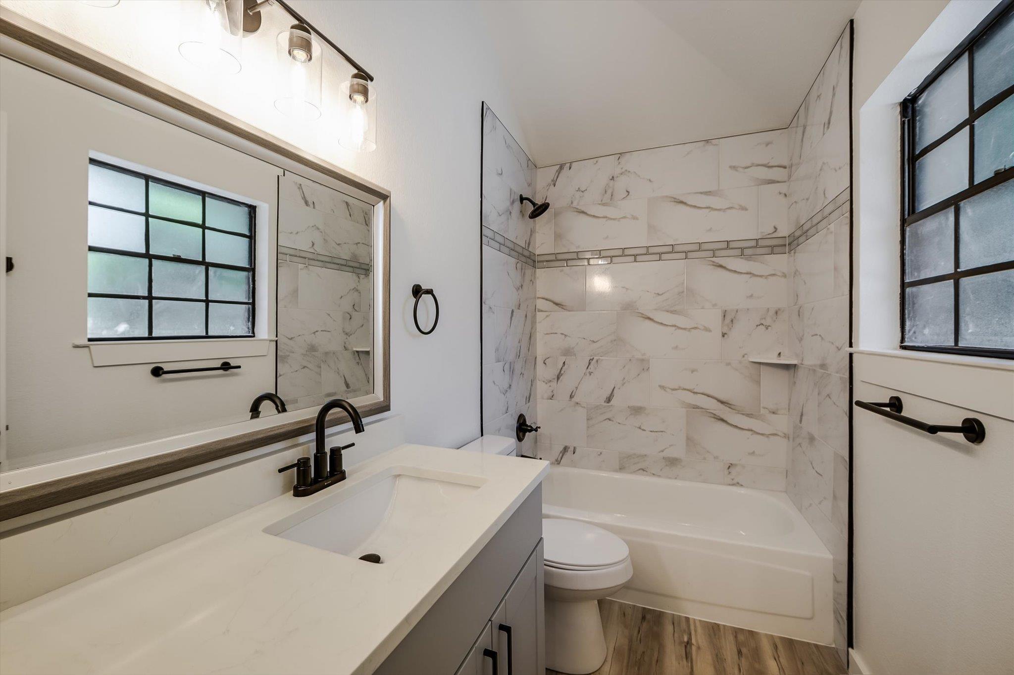 1157 Lago Vista St Property Photo 24