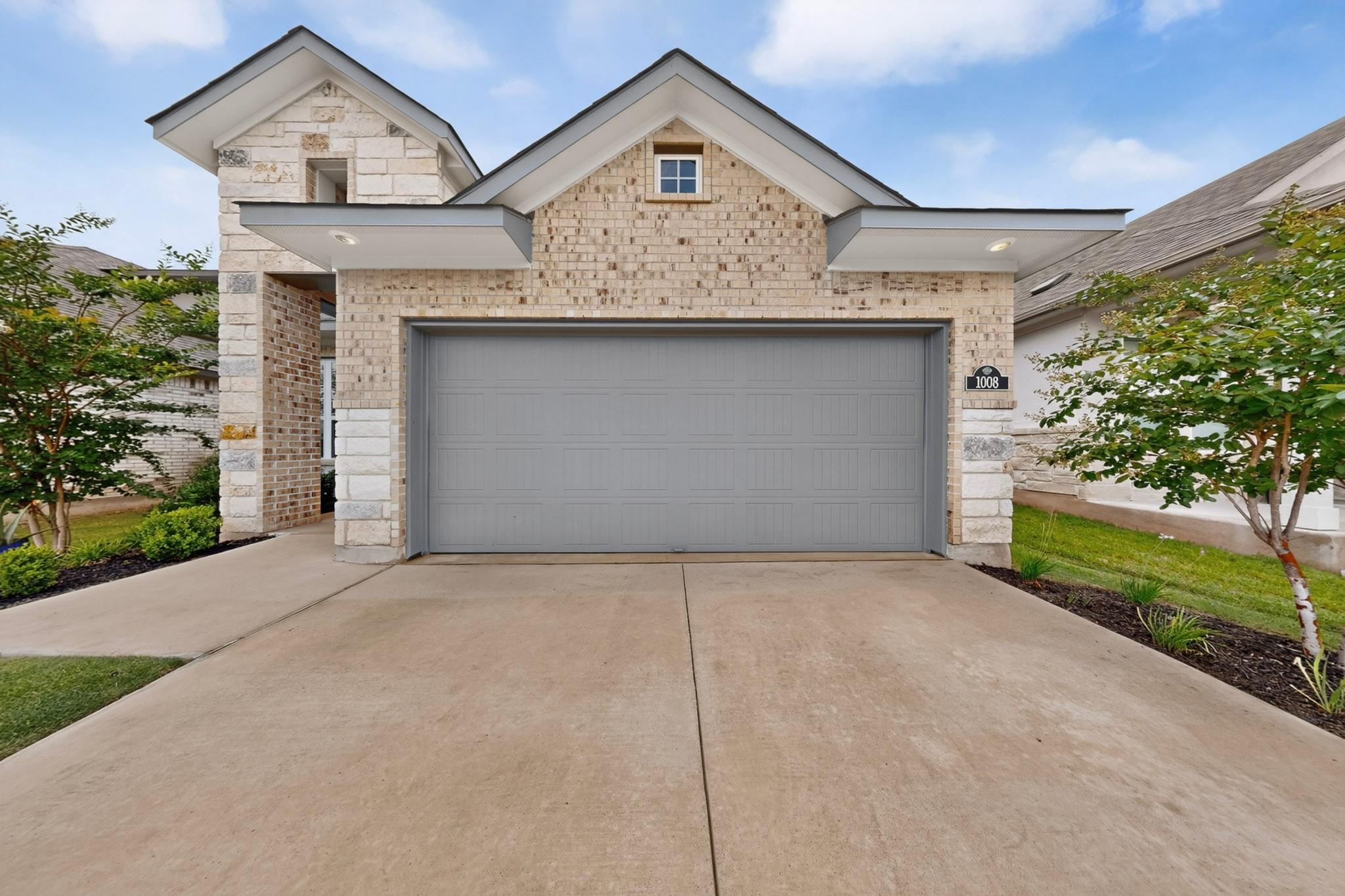 1008 Summer Gln Property Photo 2