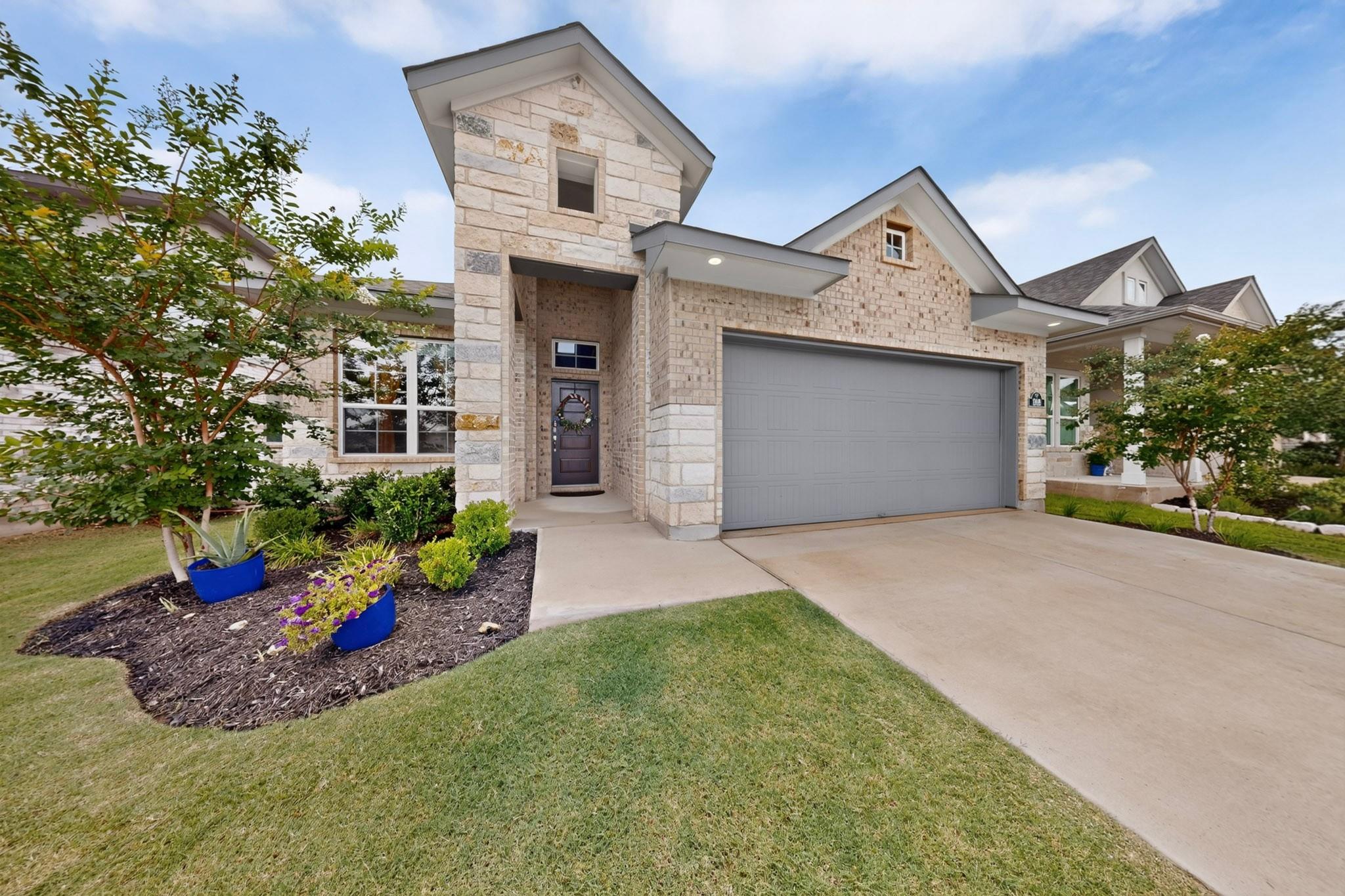 1008 Summer Gln Property Photo 3