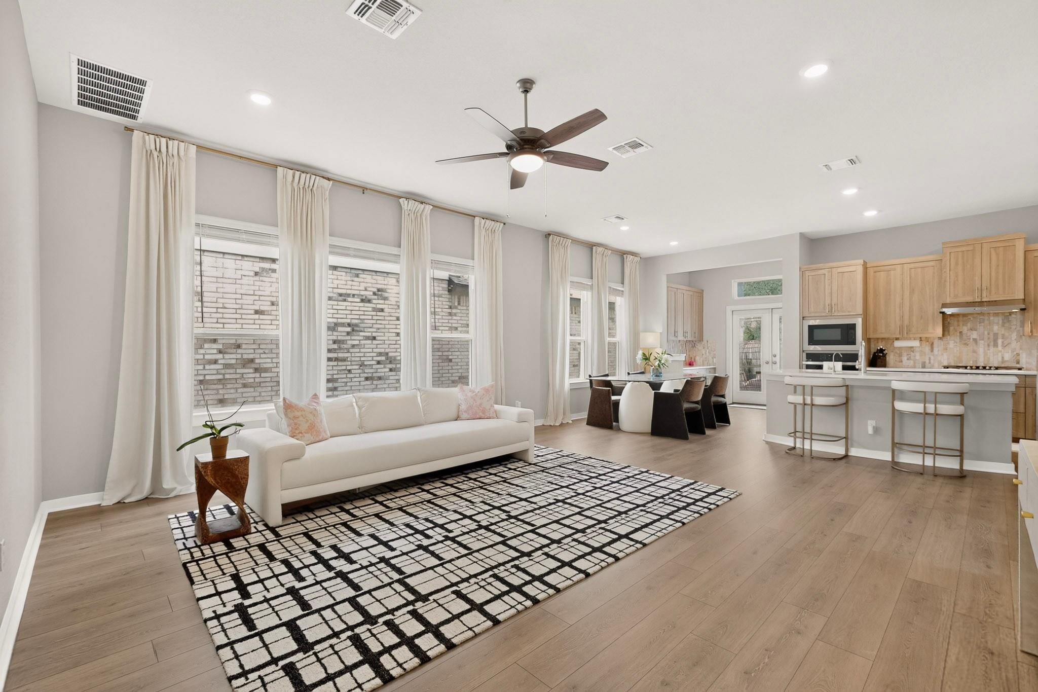 1008 Summer Gln Property Photo 6