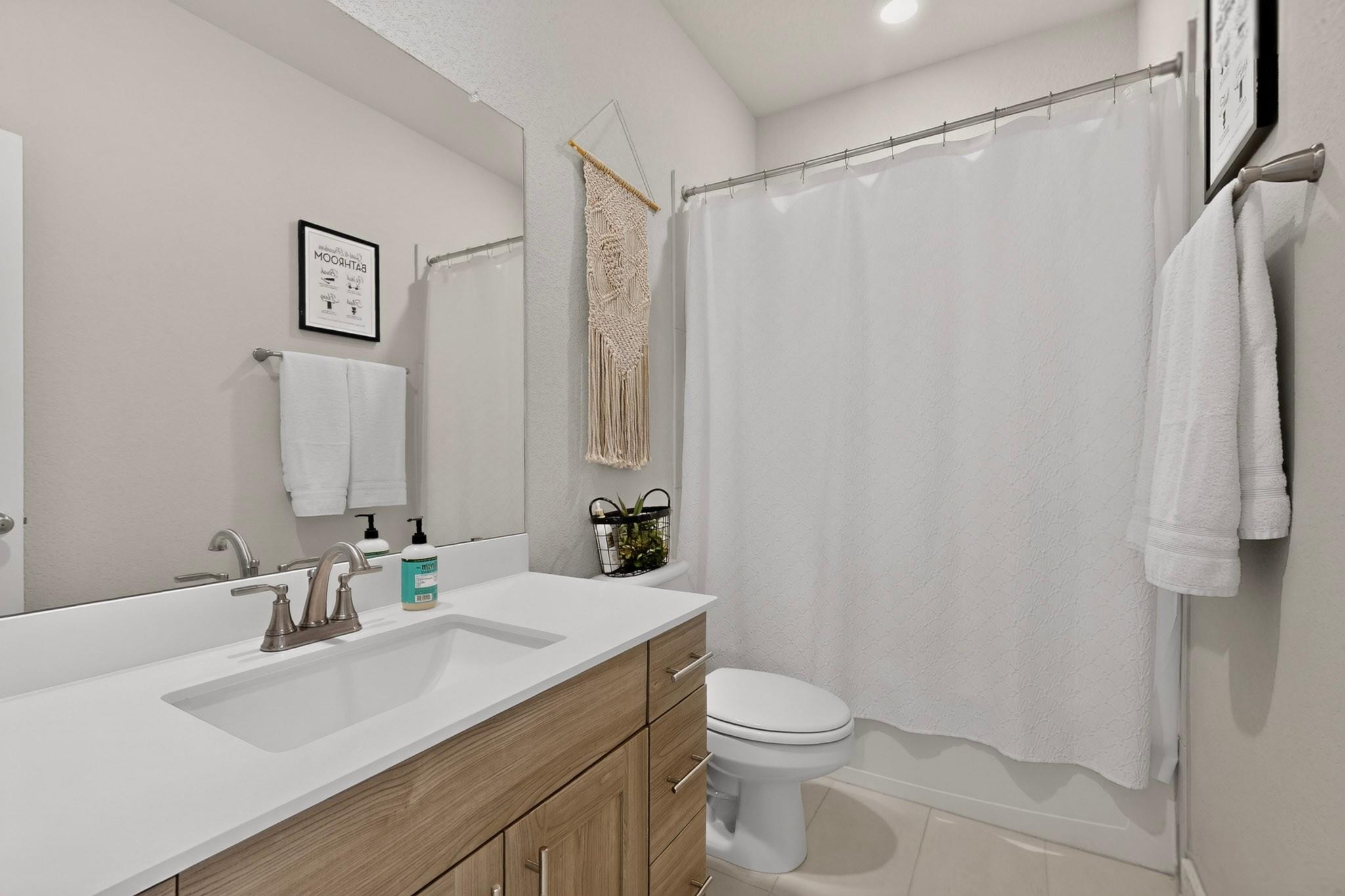 1008 Summer Gln Property Photo 13