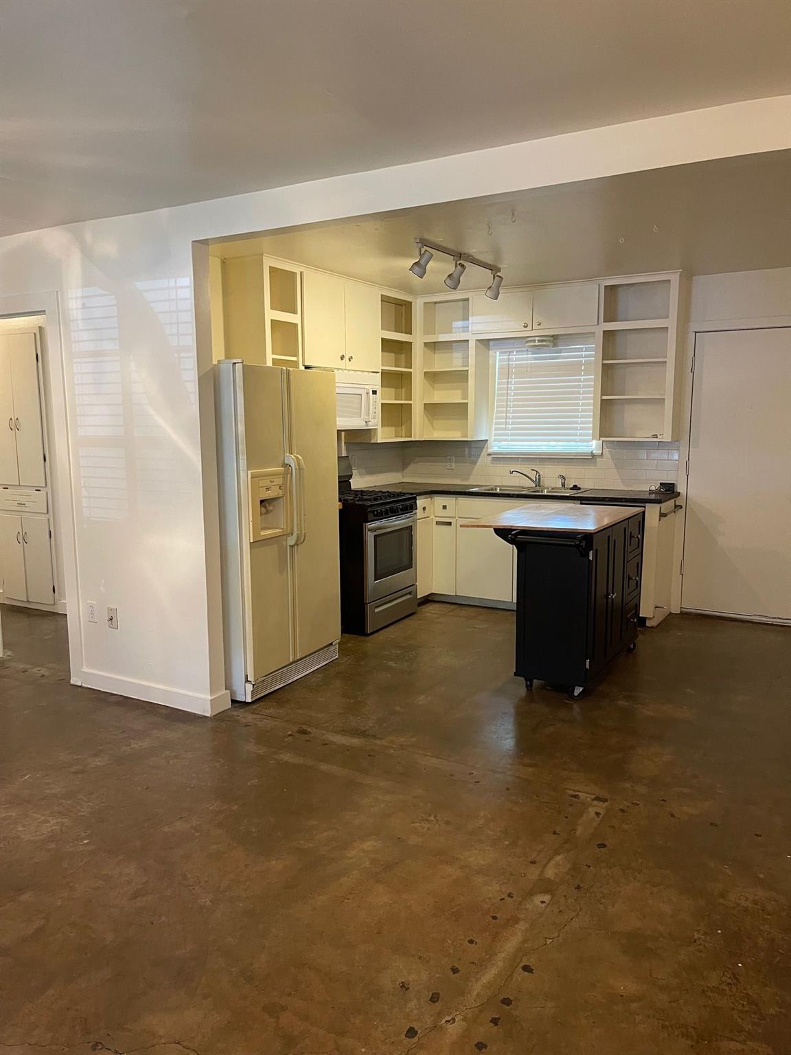 4708 Red River St Property Photo 11