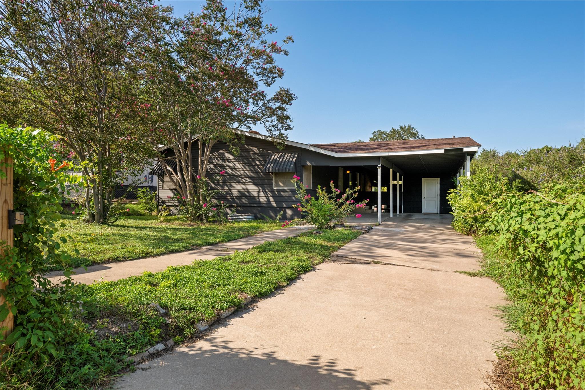 402 Philco Dr Property Photo 2