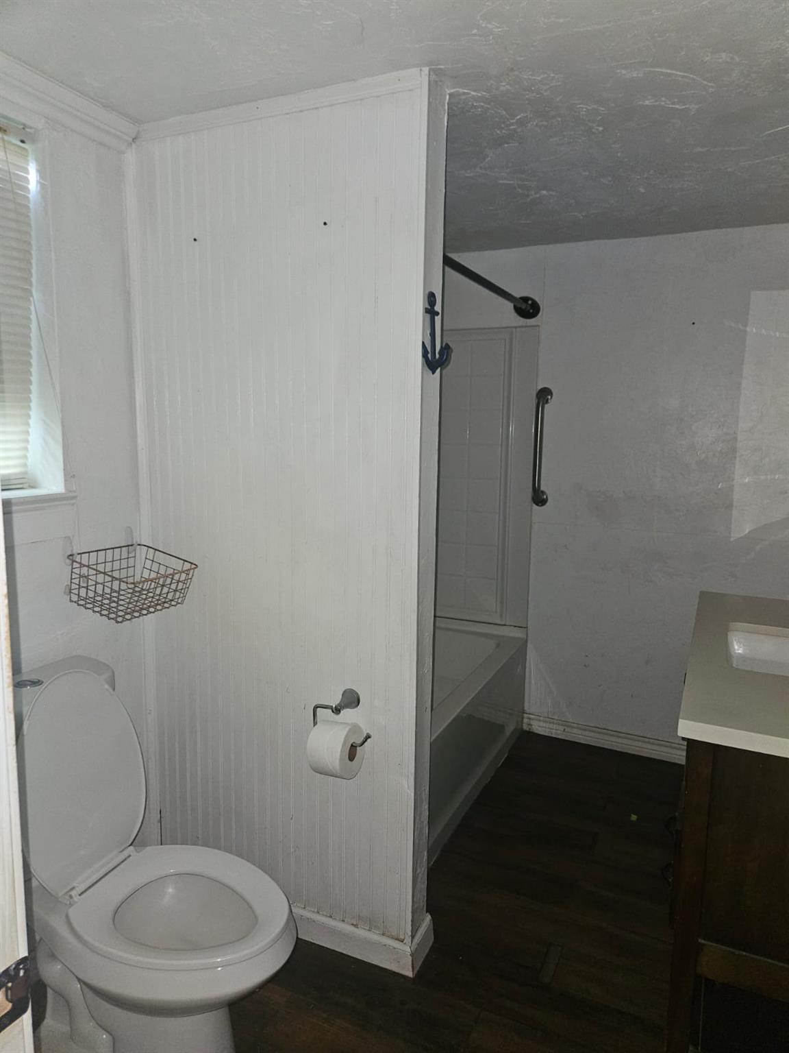 907 Neches St Property Photo 9