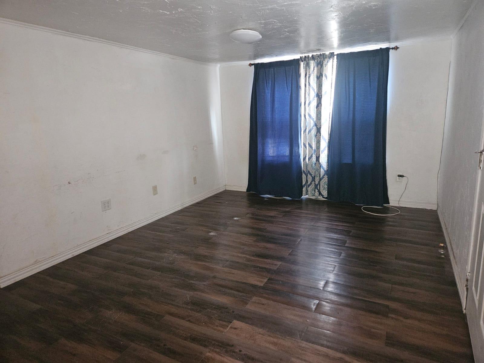 907 Neches St Property Photo 12