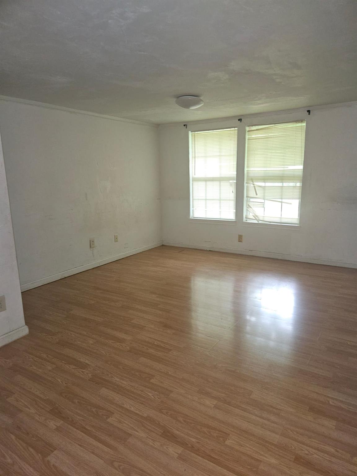 907 Neches St Property Photo 20