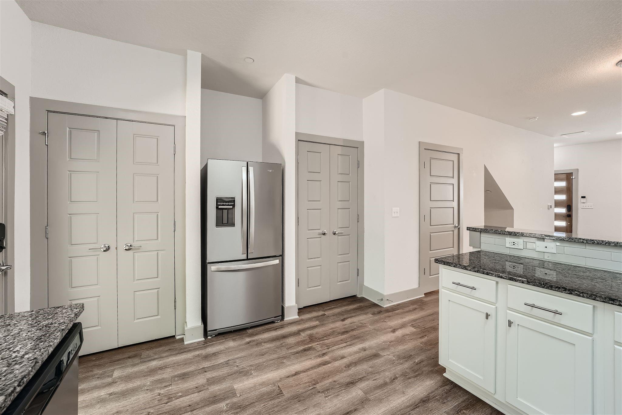 12264 Abbey Glen Ln Property Photo 4