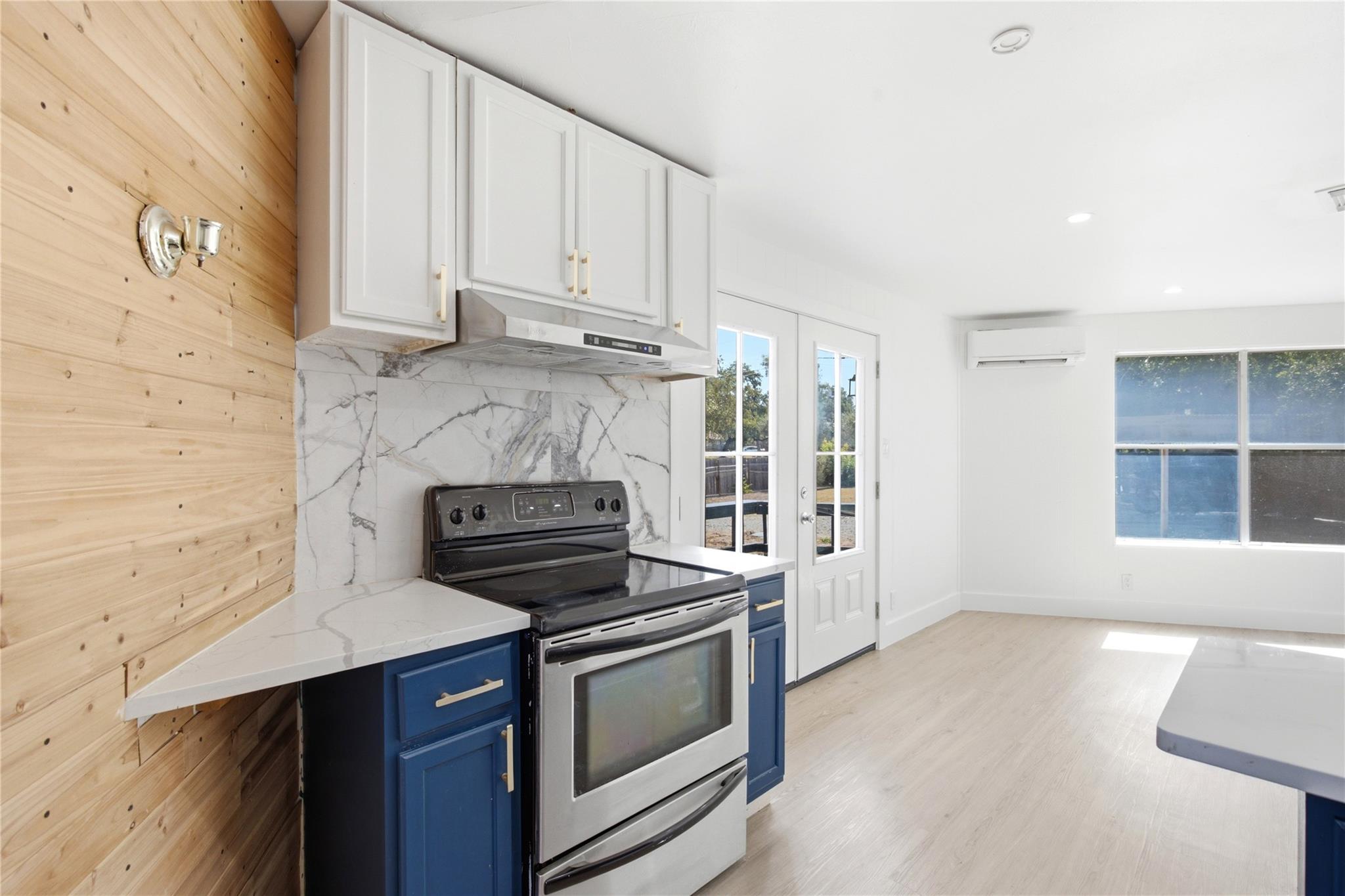 1902 Whitebead Trl Property Photo 2