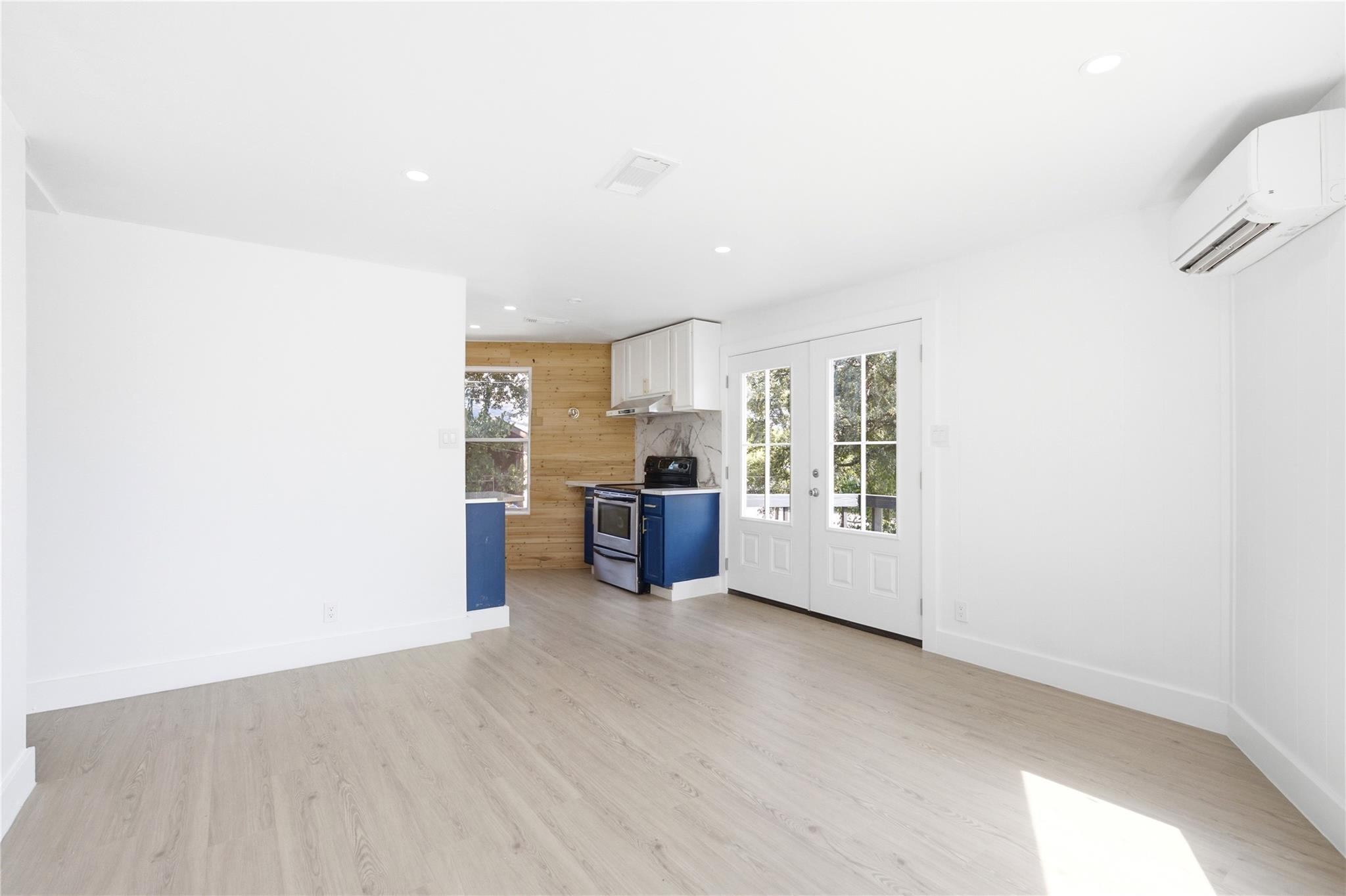 1902 Whitebead Trl Property Photo 4