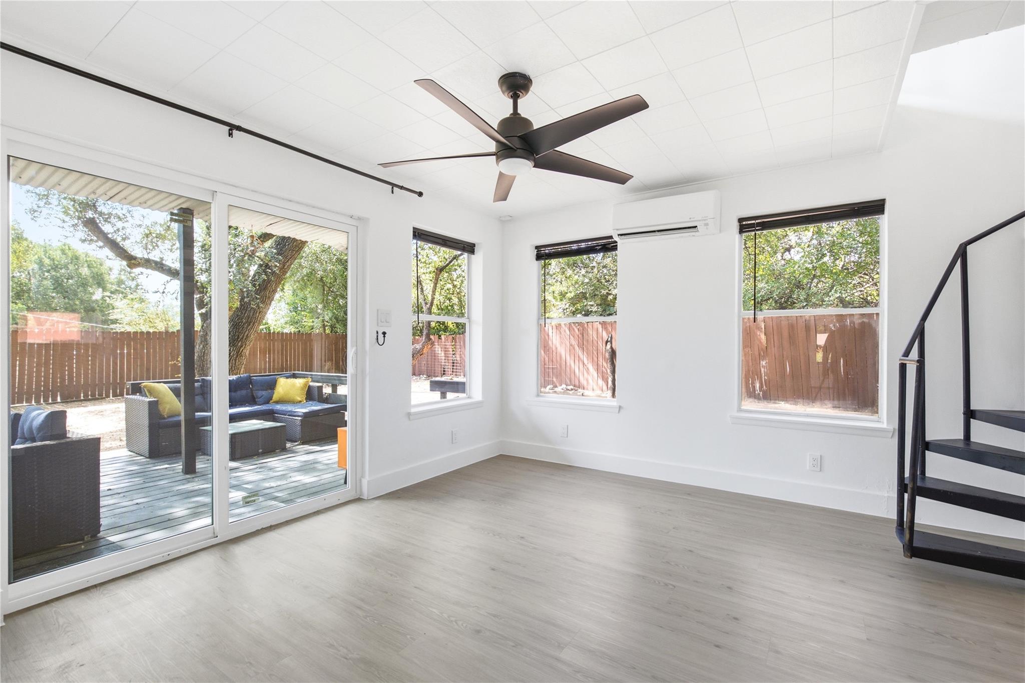1902 Whitebead Trl Property Photo 9