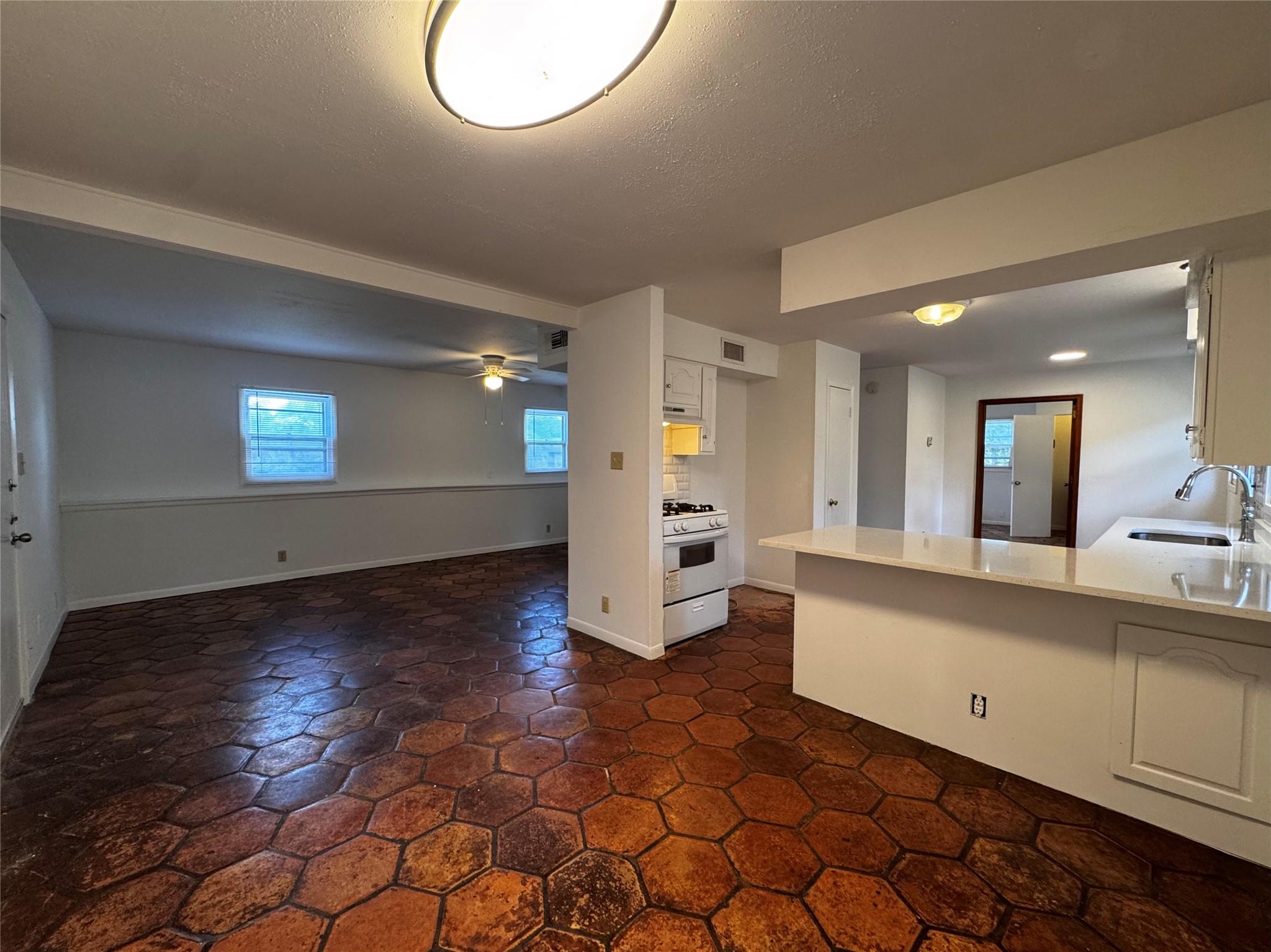 7702 Pitter Pat Ln Property Photo 6