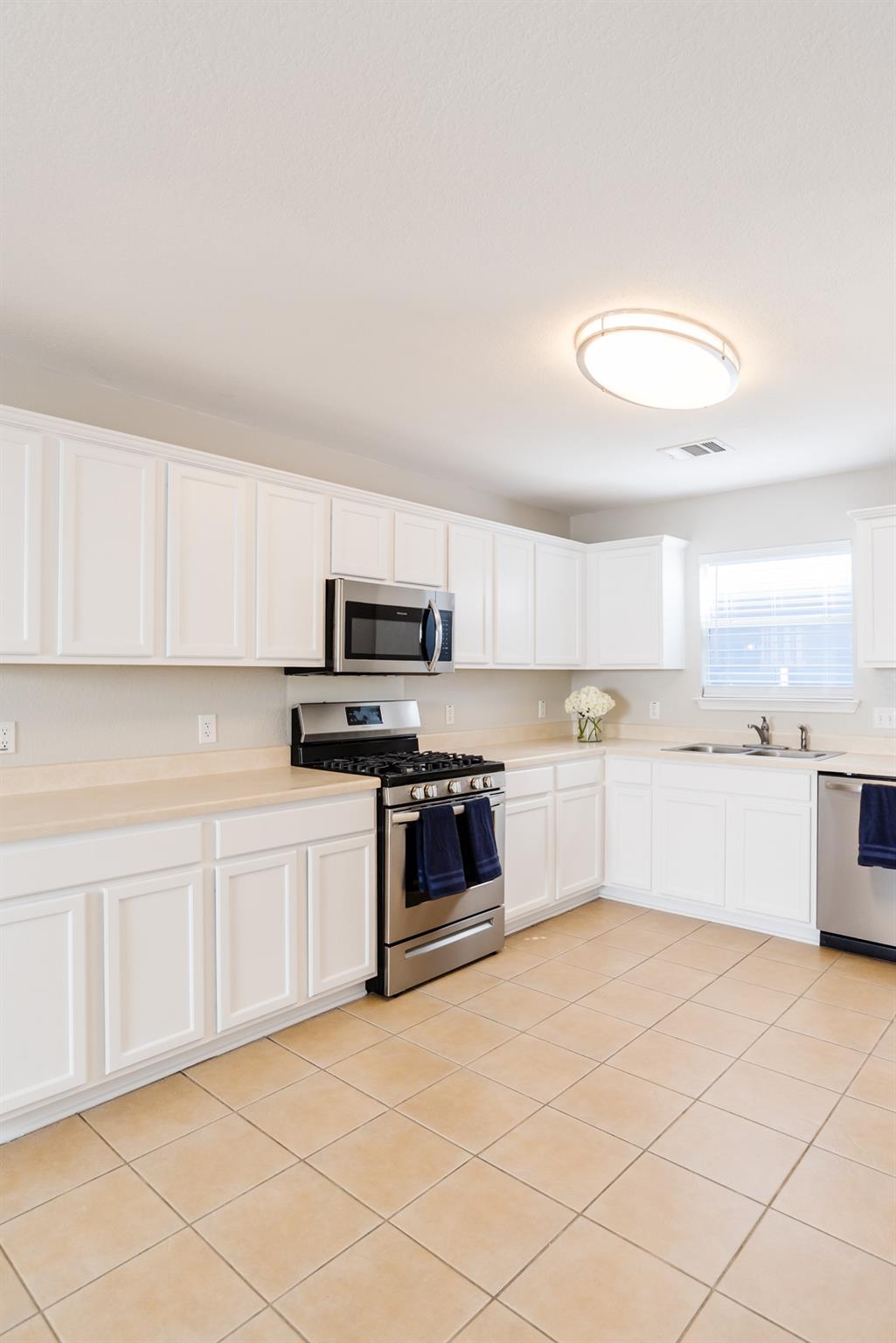 532 Sampson None Property Photo 14