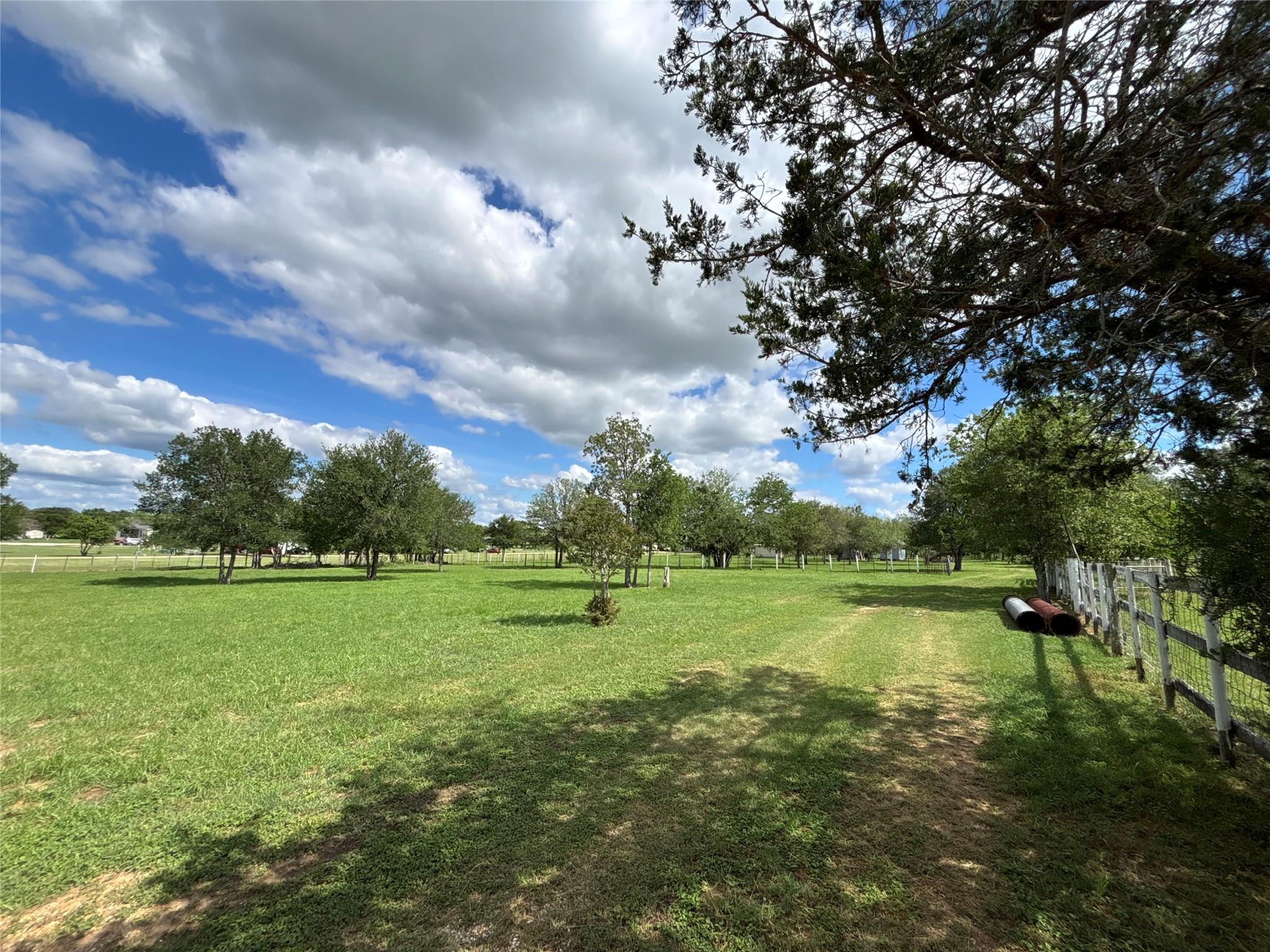 916 Rolling Oaks Dr Property Photo 3