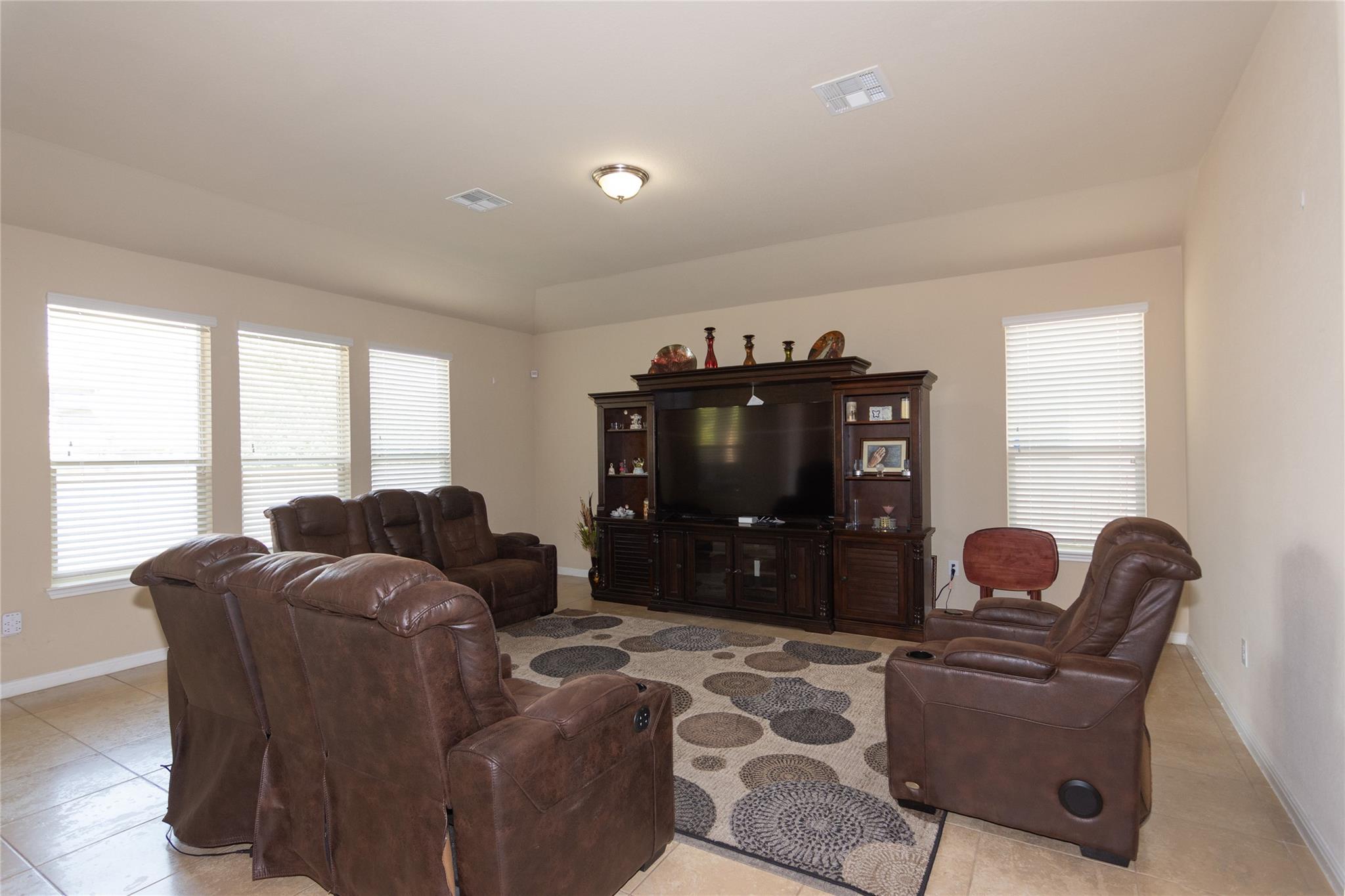 16428 Marcello Dr Property Photo 7