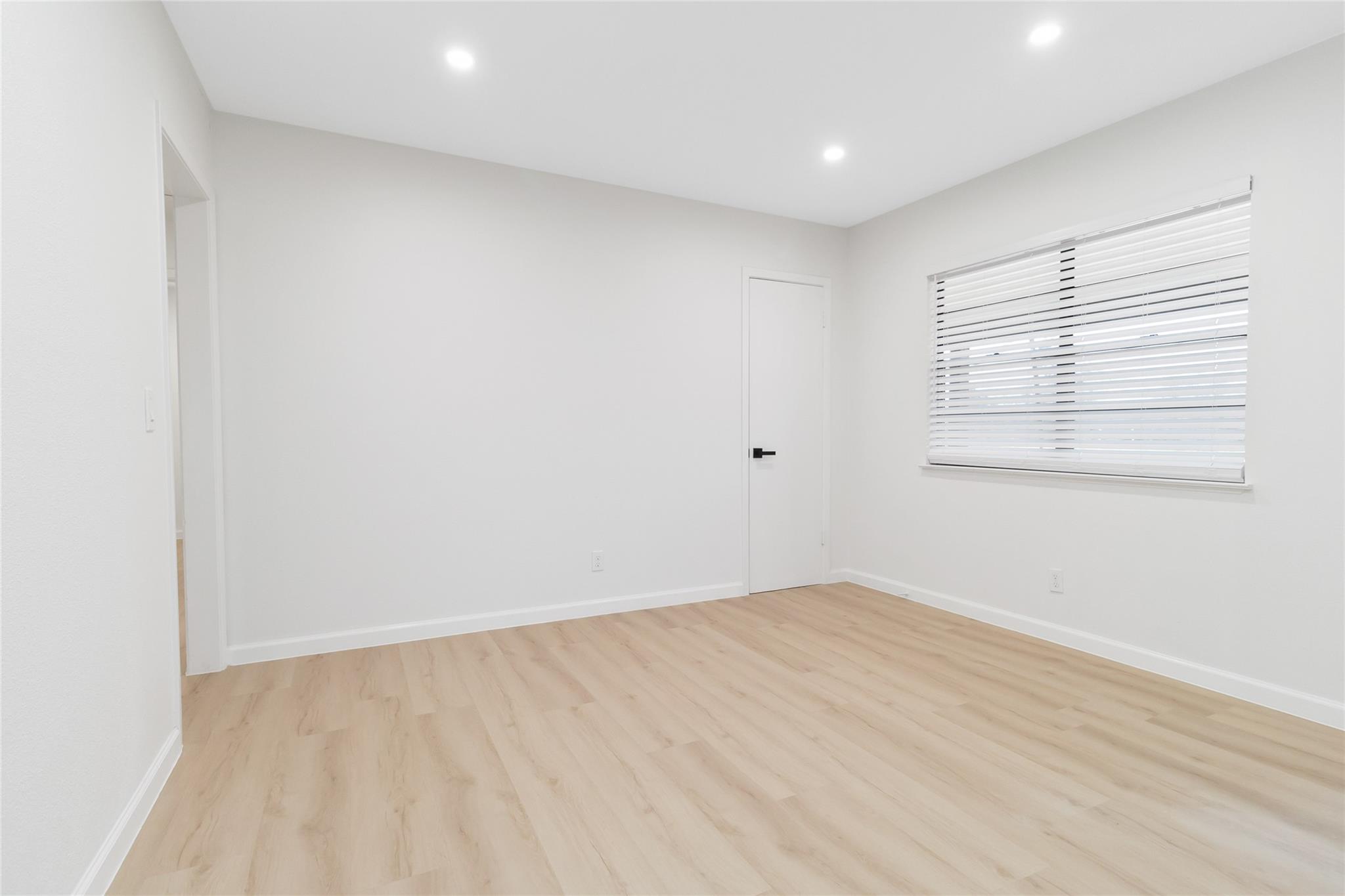 905 College St Property Photo 11