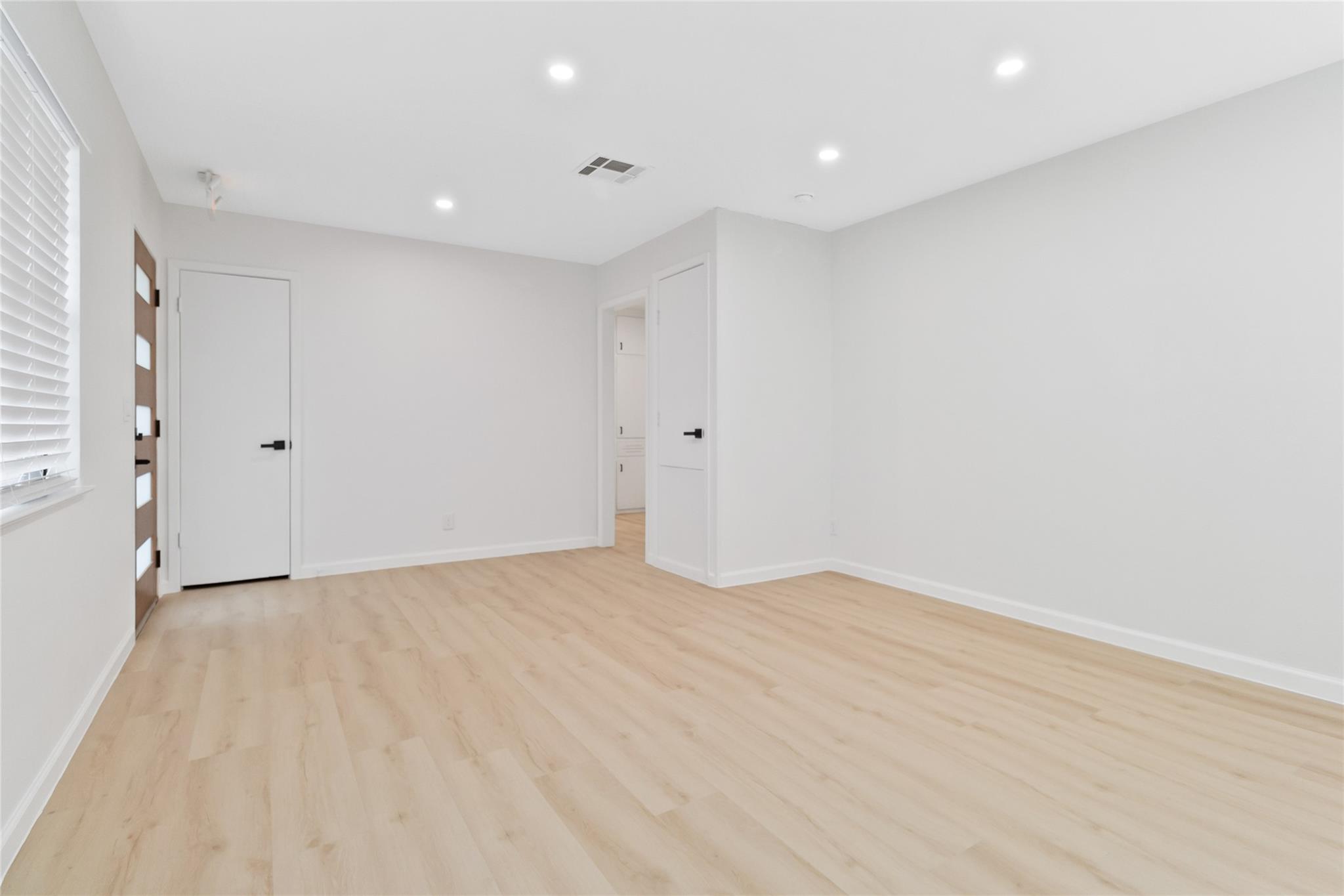 905 College St Property Photo 13