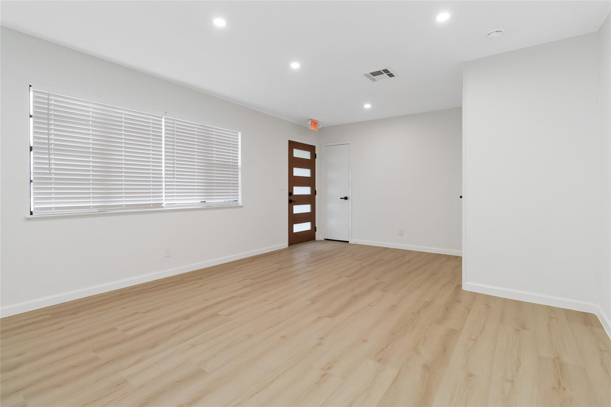 905 College St Property Photo 15