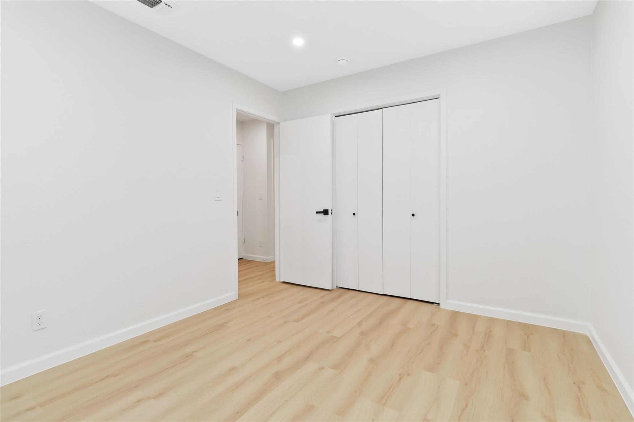 905 College St Property Photo 17