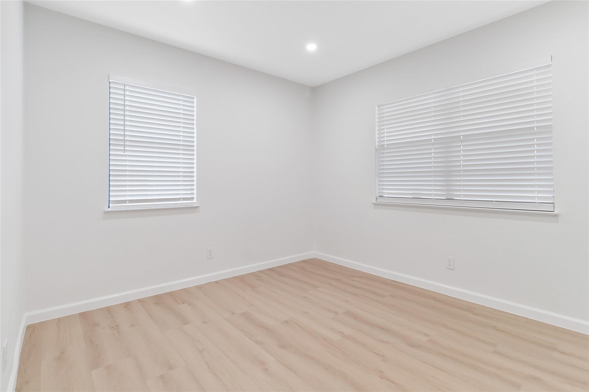 905 College St Property Photo 19