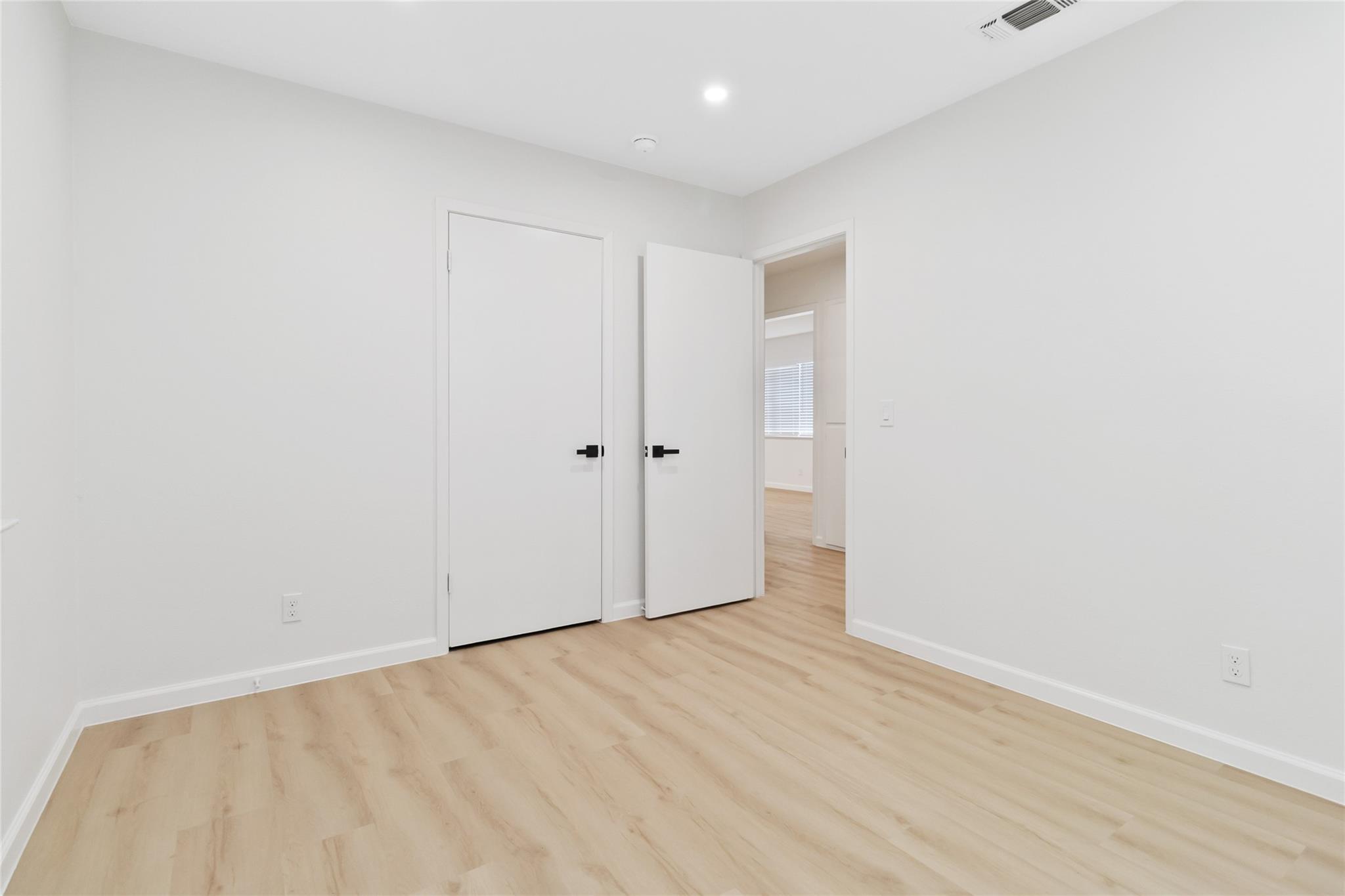 905 College St Property Photo 20