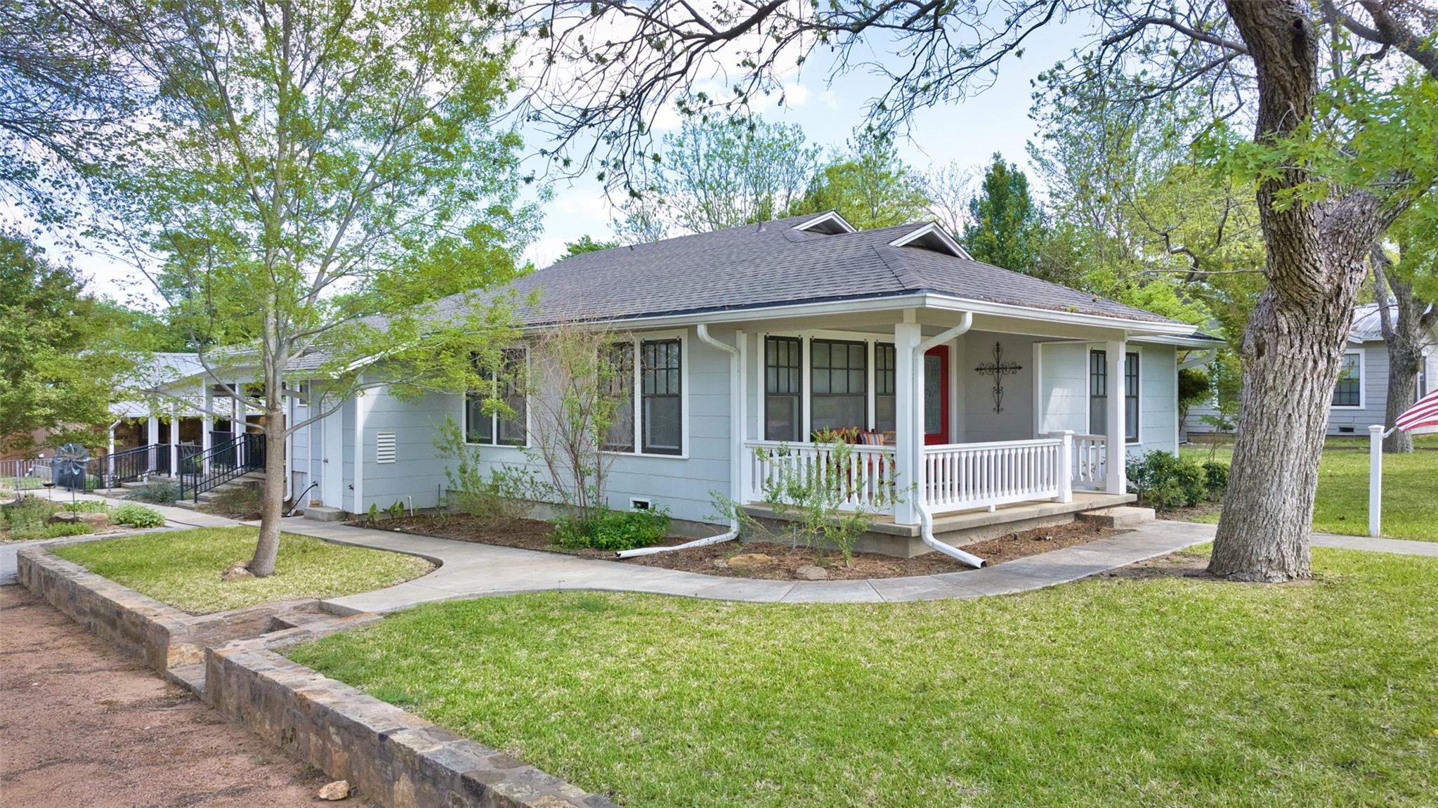 761 Post Hill St Property Photo 1