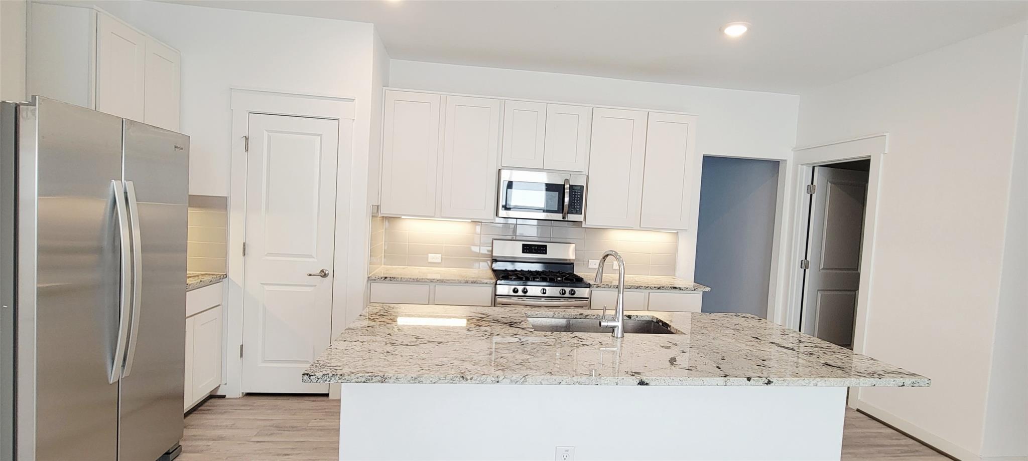 7606 Pewter Luster Bnd Property Photo 4